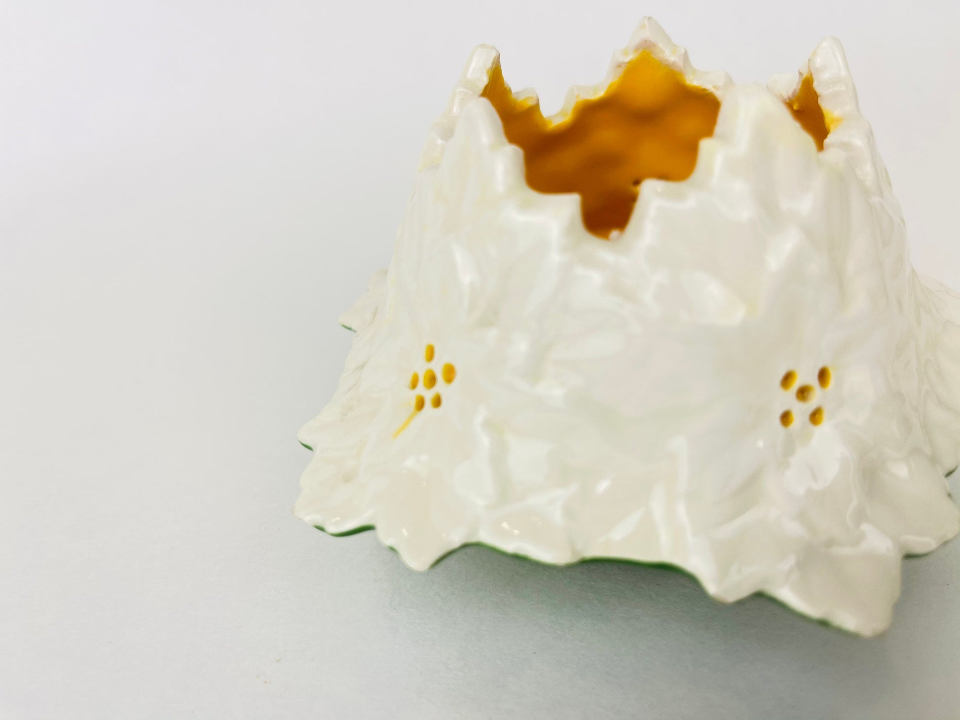 Product image for 'vintage tea light ceramic candle holder white flower green bottom' (view 9bc901)