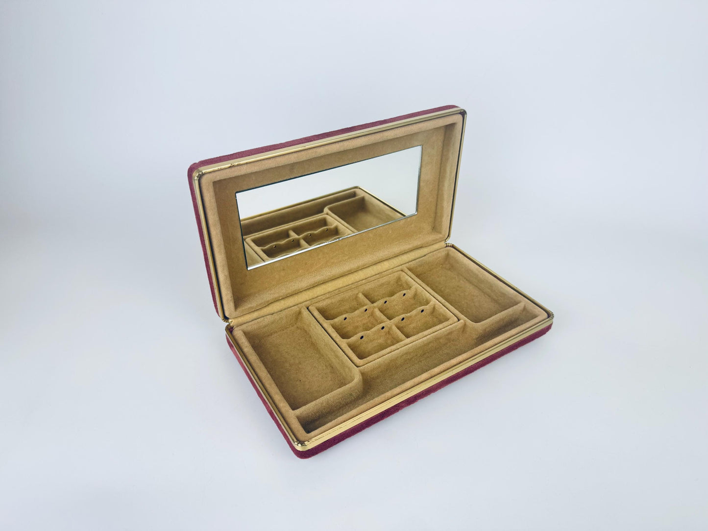 Product image for 'vintage 1980s mauve crushed velvet jewellery travel box with mirror' (view e1f95f)