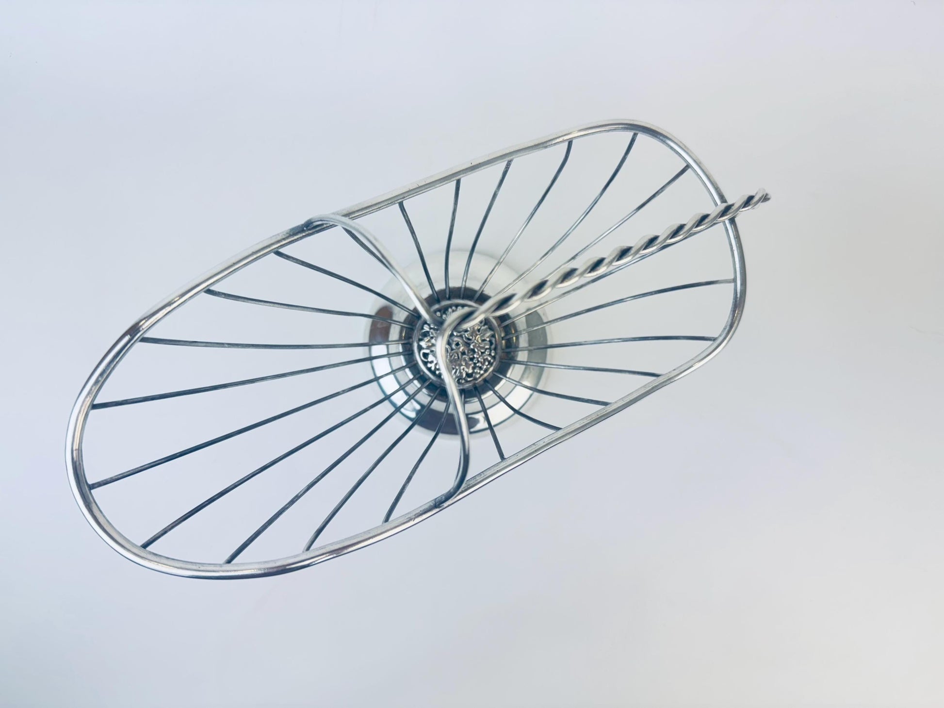 Product image for 'vintage ornate silverplated wine bottle basket caddy grape leaf motif made in italy' (view 1876e4)