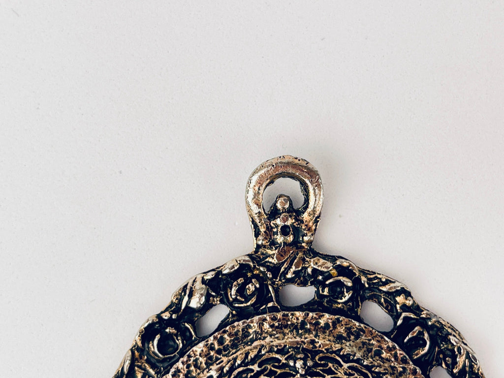 Product image for 'vintage ornate 24 kt gold plated cameo filigree oval brass metal frame wall mountable' (view 5b6a9b)