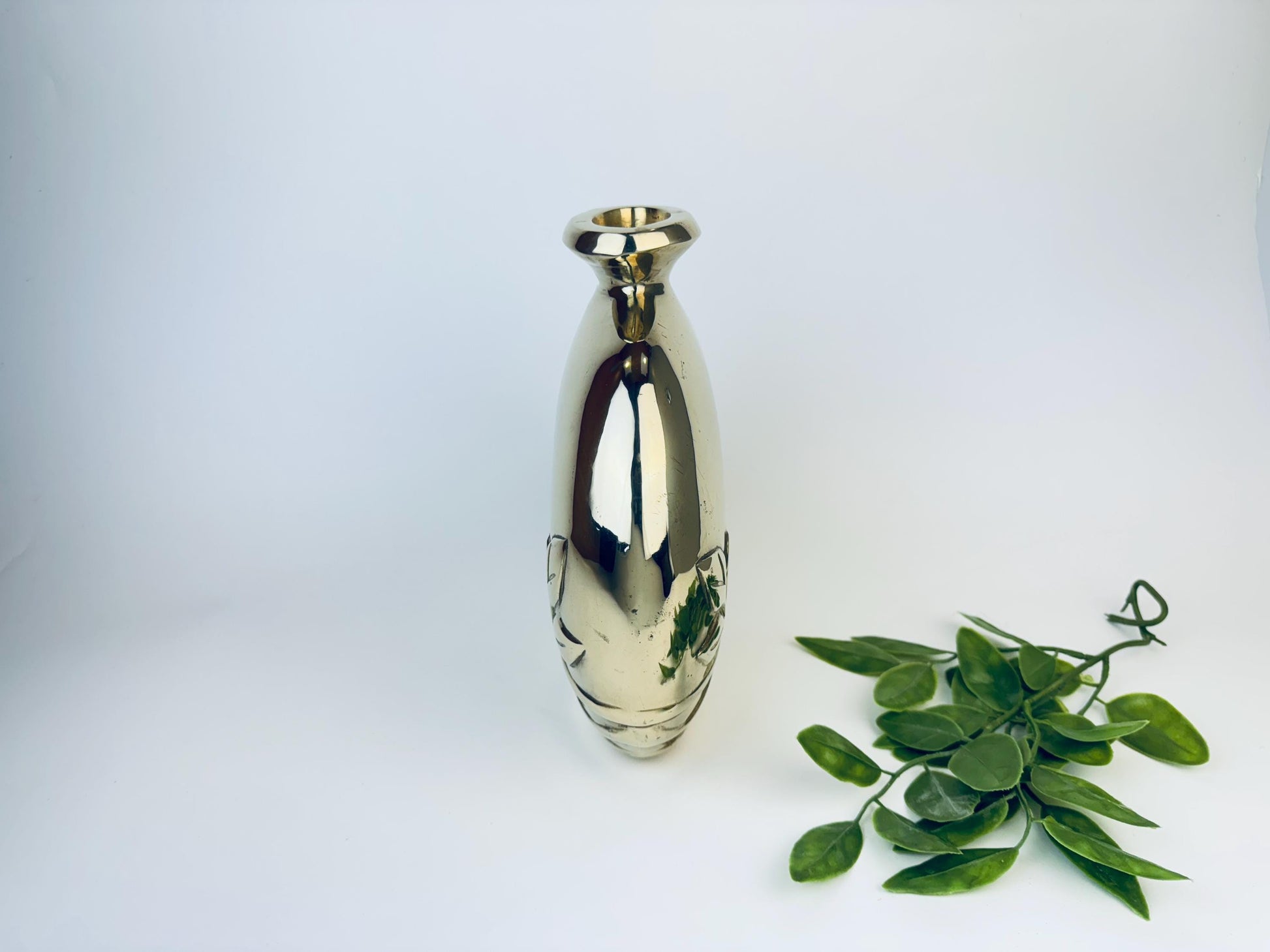 Product image for 'vintage dolbi cashier solid brass art deco revival oblong round 10 flask vase made in korea' (view 133d95)