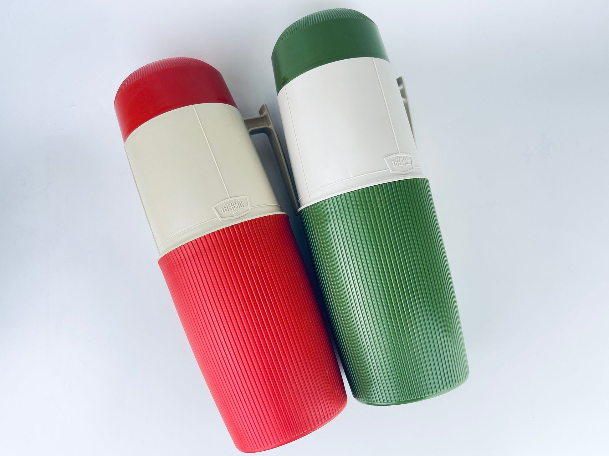 Product image for 'vintage wide mouth plastic thermos insulated vacuum sealed jar camping hiking lunch bag model 6402 red green sold separately' (view 2a6250)
