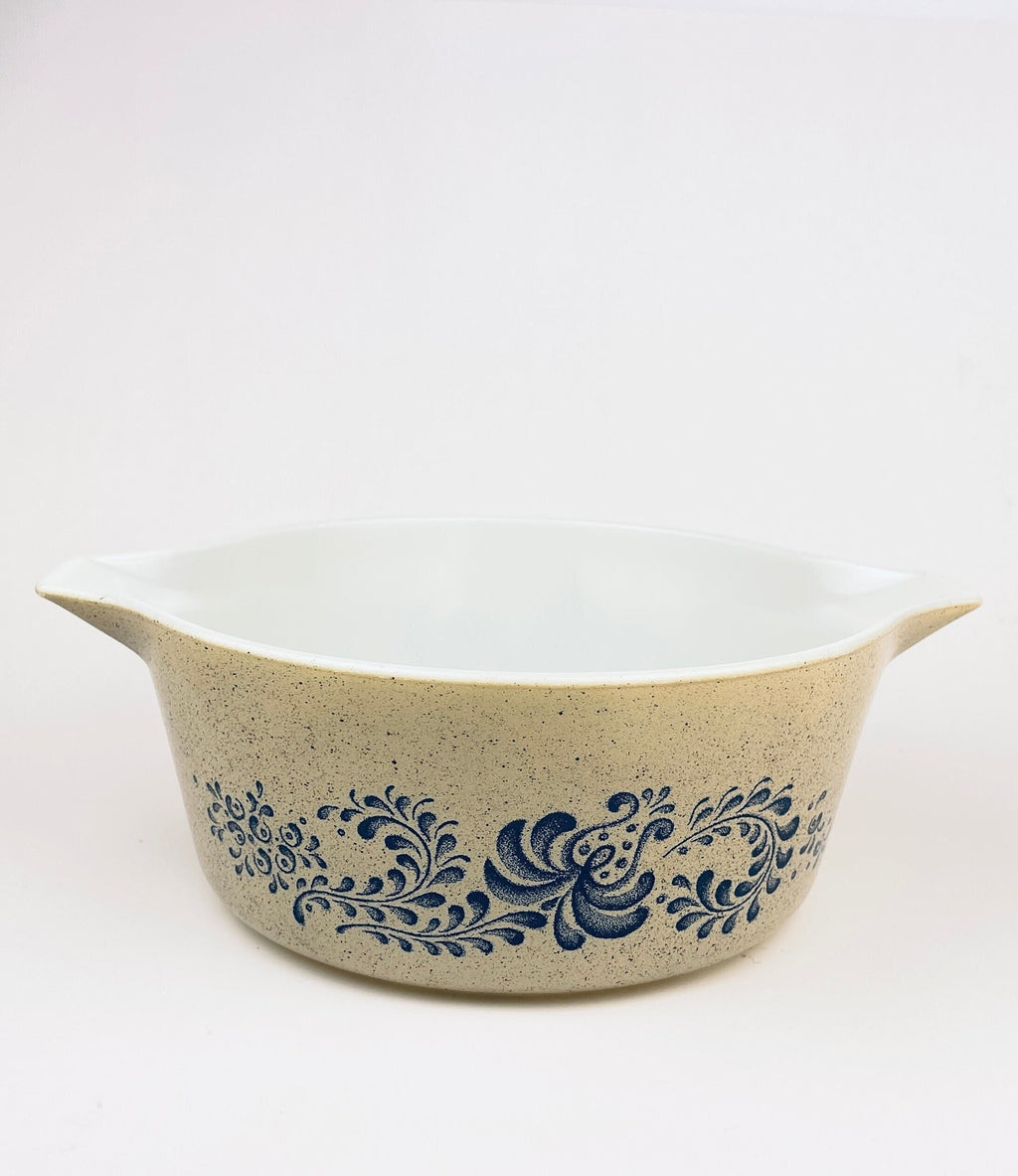 Product image for 'vintage homestead pyrex casserole dish 475 b' (view 98678a)