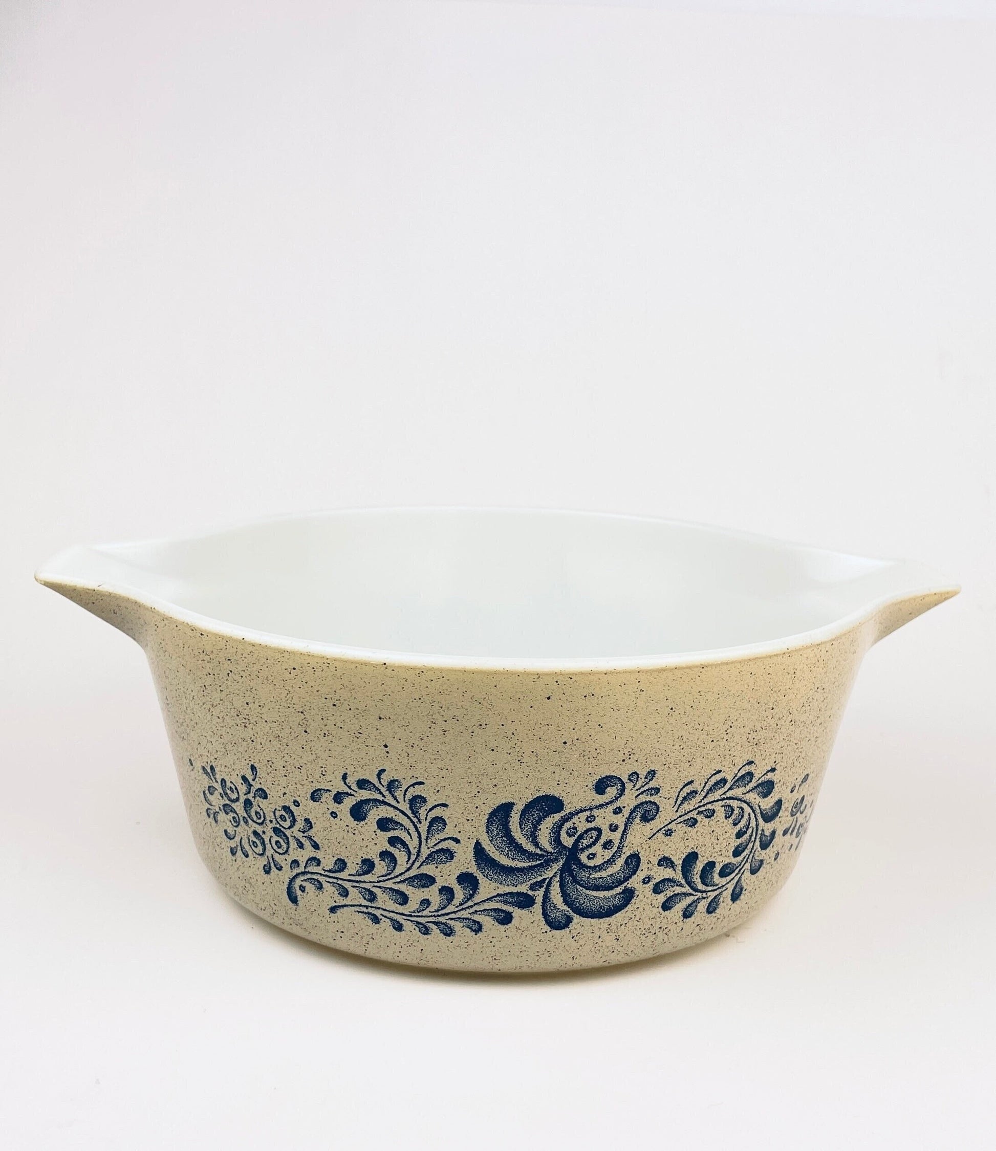 Product image for 'vintage homestead pyrex casserole dish 475 b' (view 98678a)