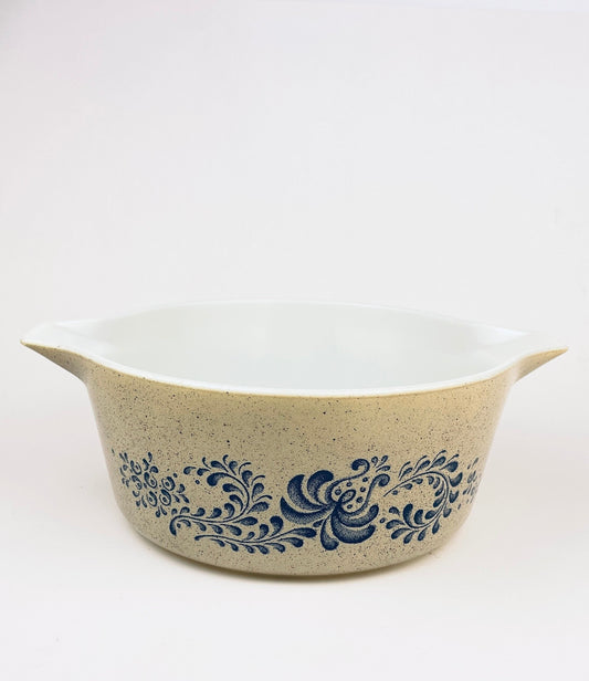 Product image for 'vintage homestead pyrex casserole dish 475 b' (view 98678a)