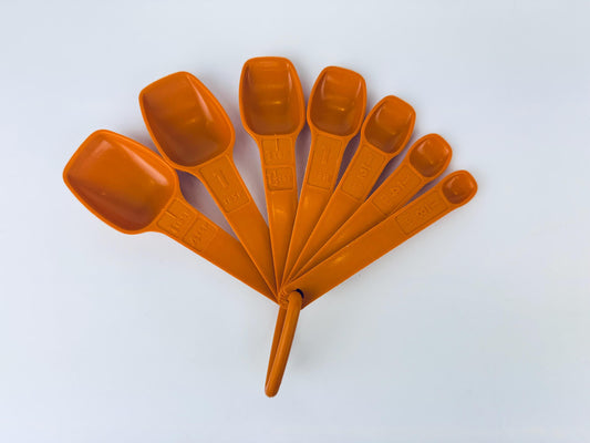 Product image for 'vintage 1980s tupperware orange plastic stacking measuring spoons classic retro kitchenware' (view 1490f0)