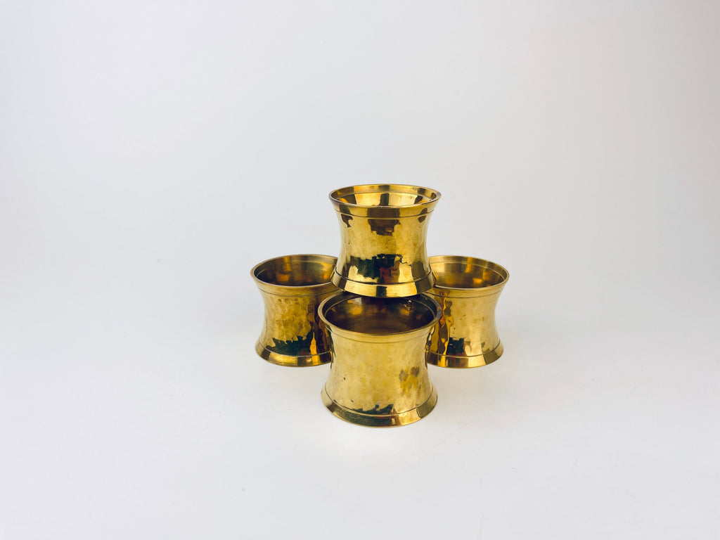 Product image for 'vintage hammered brass hourglass shaped napkin ring holders set of four 4 attractive aged metal patina' (view 58d80c)