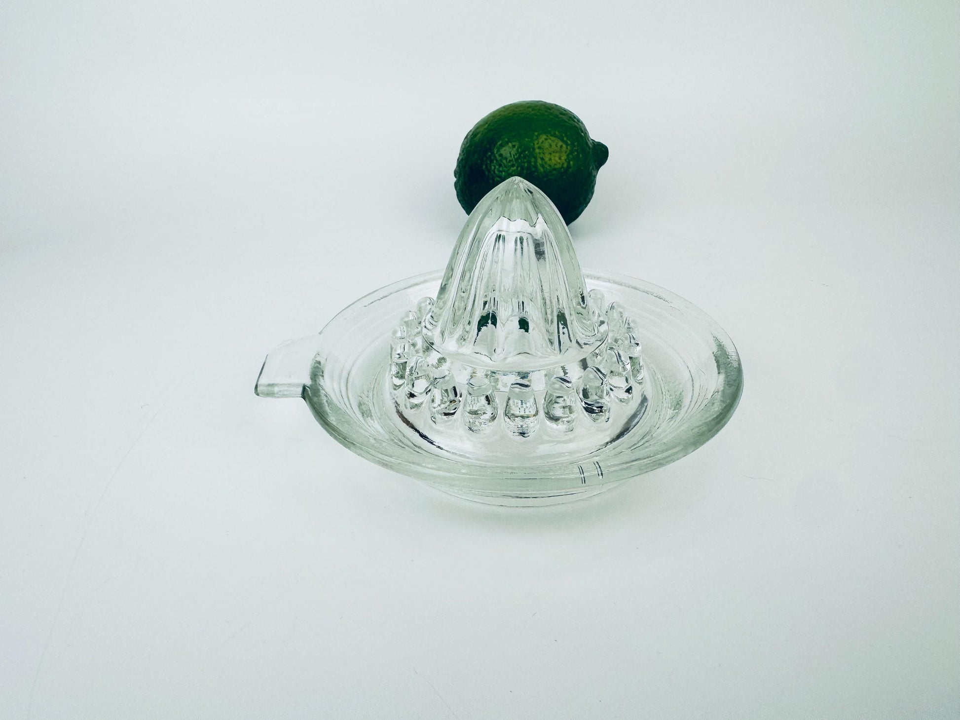 Product image for 'vintage ribbed clear glass orange citrus juicer reamer' (view 220d54)