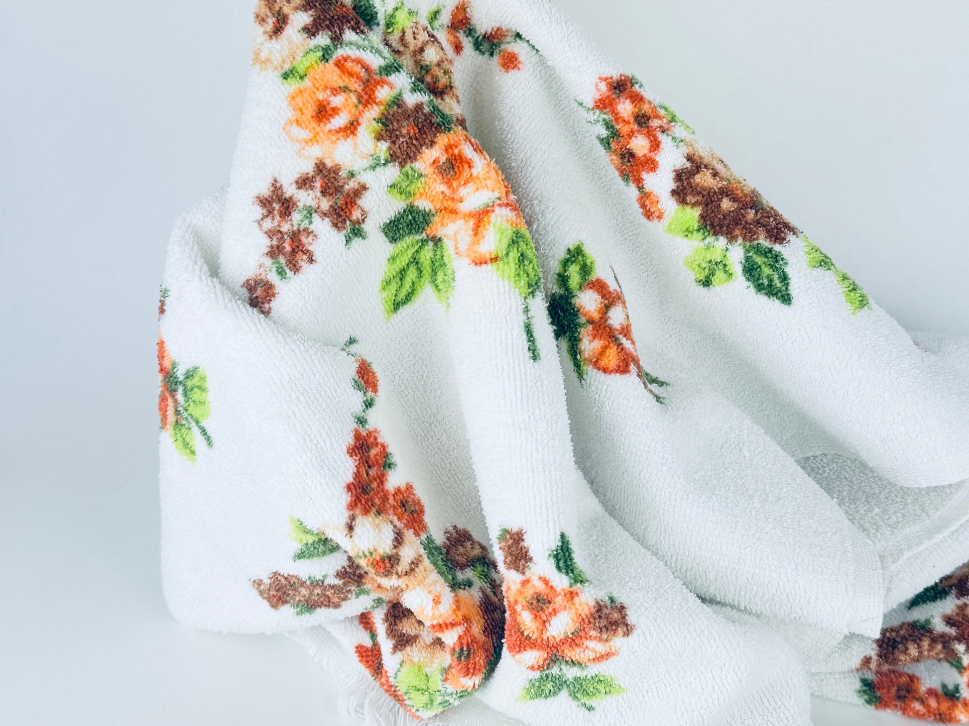 Product image for 'vintage orange floral fringe bath towel' (view 240a53)
