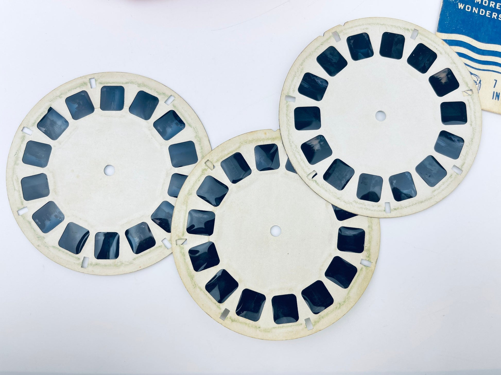 Product image for 'vintage view master reel victoria bc jasper fields ab lake louise ab 1948 50 vintage canadiana sold individually' (view b92302)