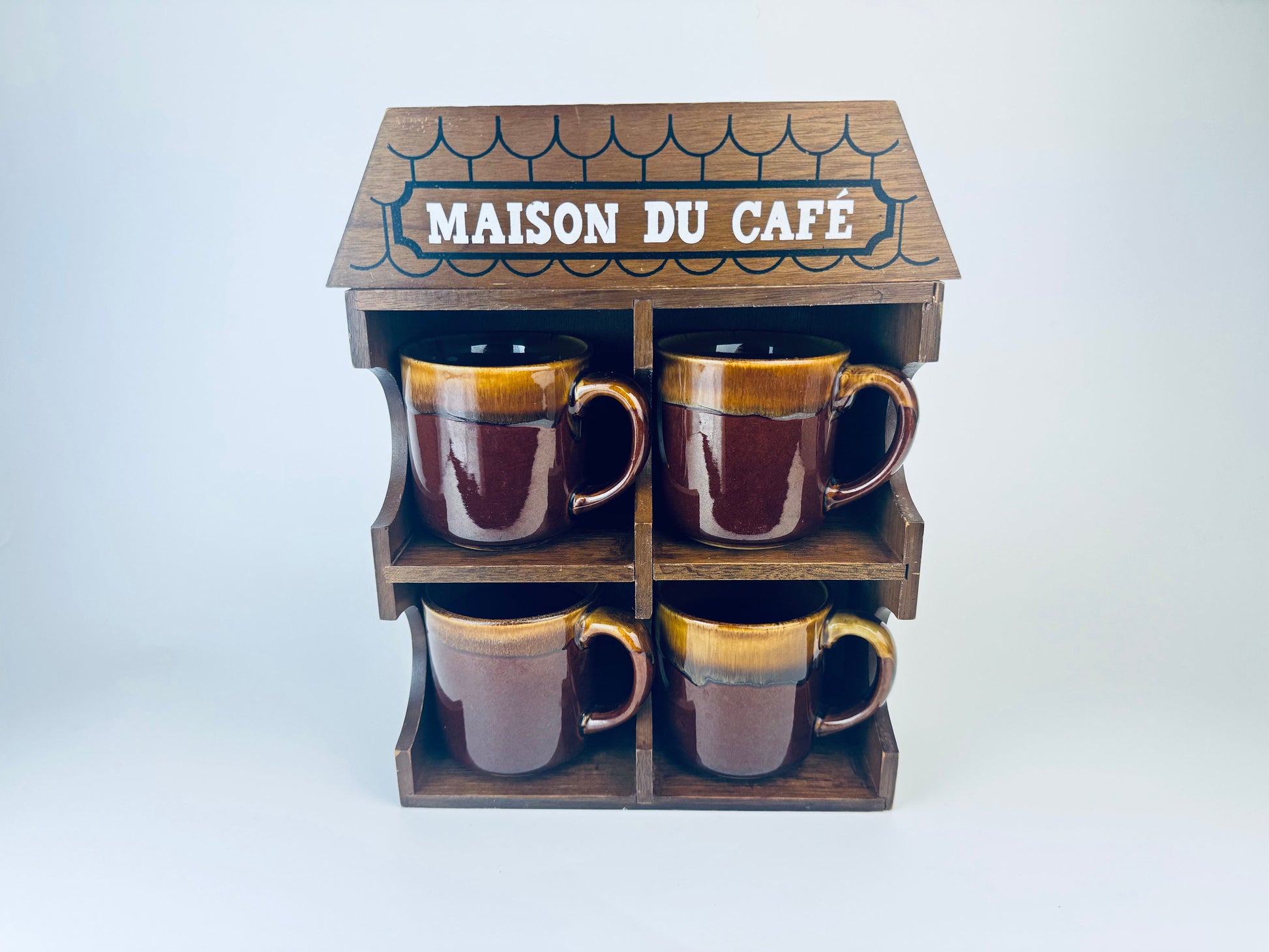 Product image for 'vintage coffee house wooden mug organiser ceramic drip glaze mugs set of four 4 maison du cafe en francis' (view f9d247)