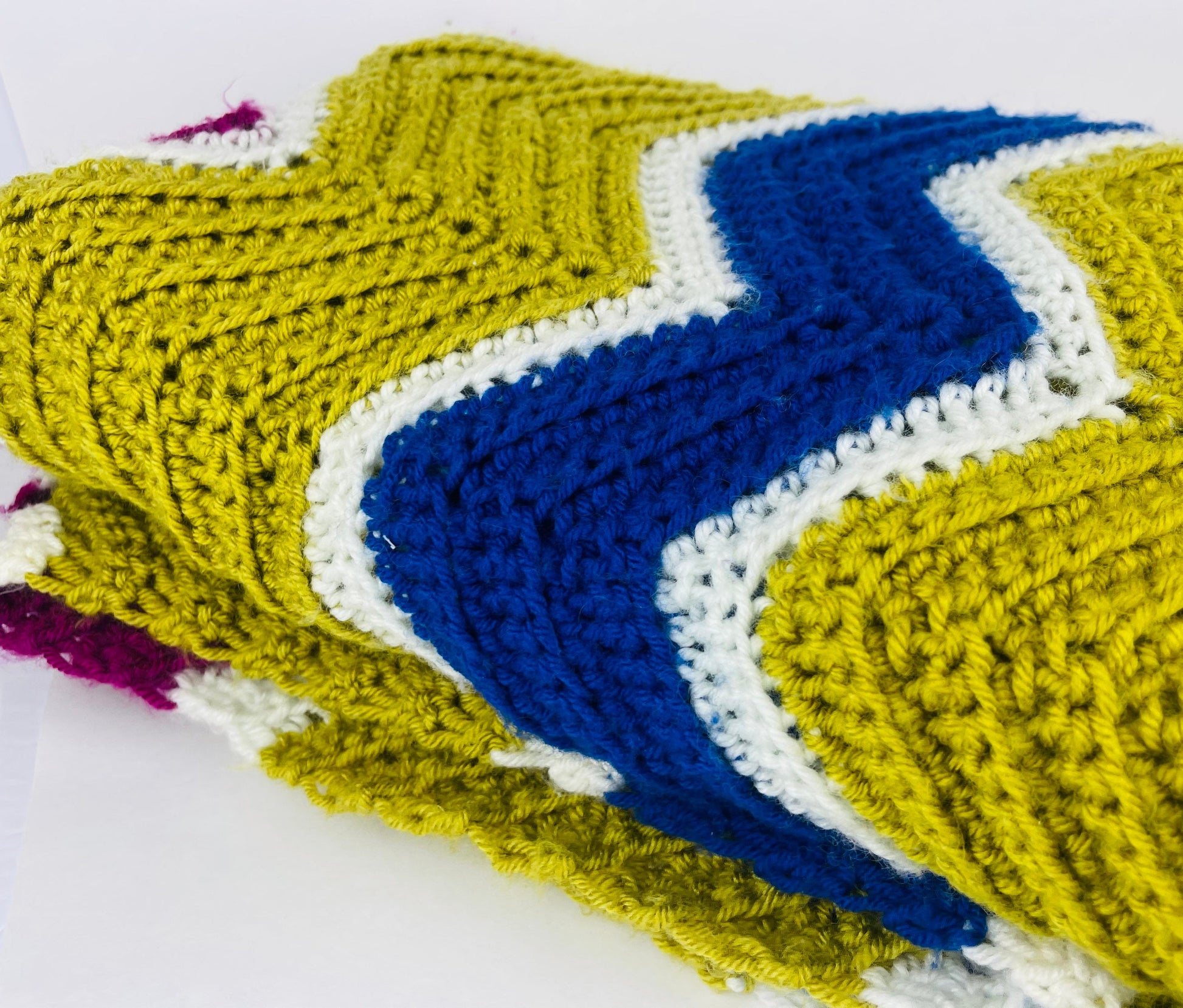 Product image for 'vintage handmade granny square afghan with scalloped edge cozy retro charm' (view 7c77be)