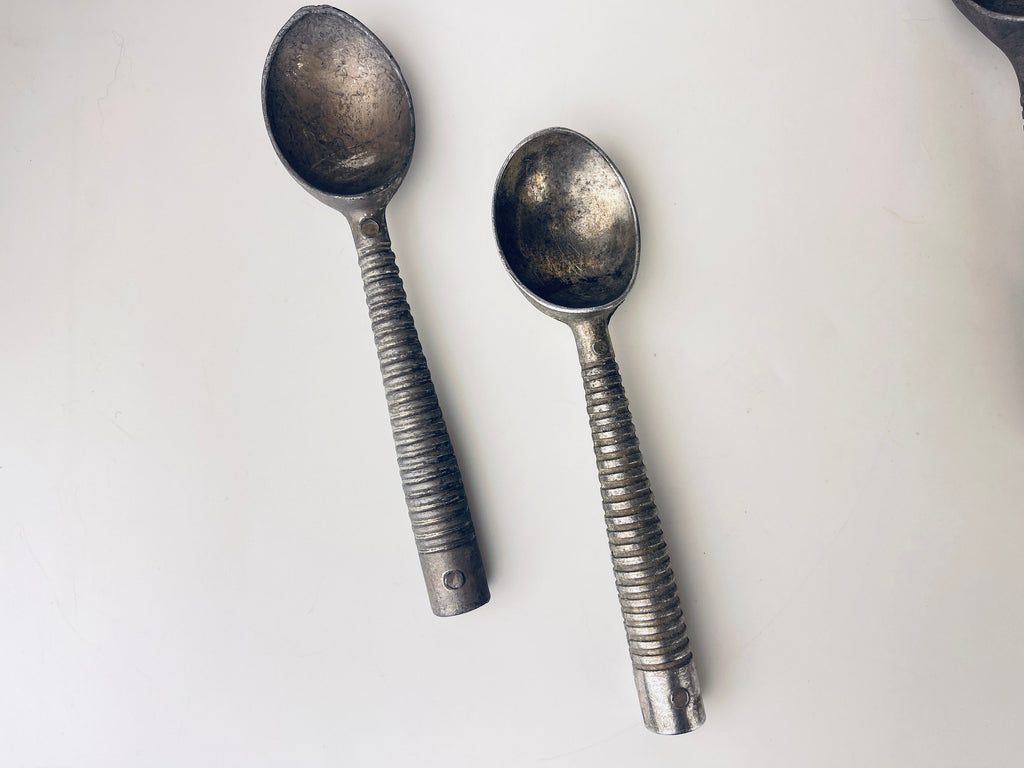 Product image for 'vintage ribbed silver metal ice cream spoon scooper sold separately' (view 5c64d1)