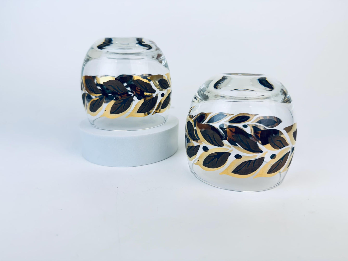 Product image for 'vintage federal glass gold laurel leaf roly poly glasses set of two 2' (view 5fa190)