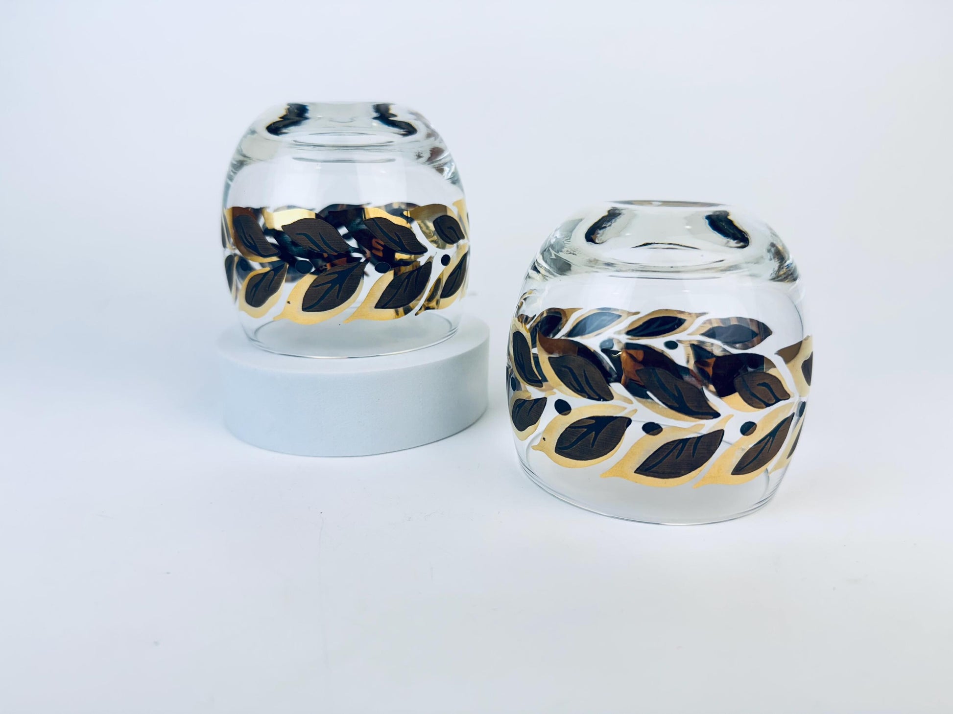 Product image for 'vintage federal glass gold laurel leaf roly poly glasses set of two 2' (view 5fa190)