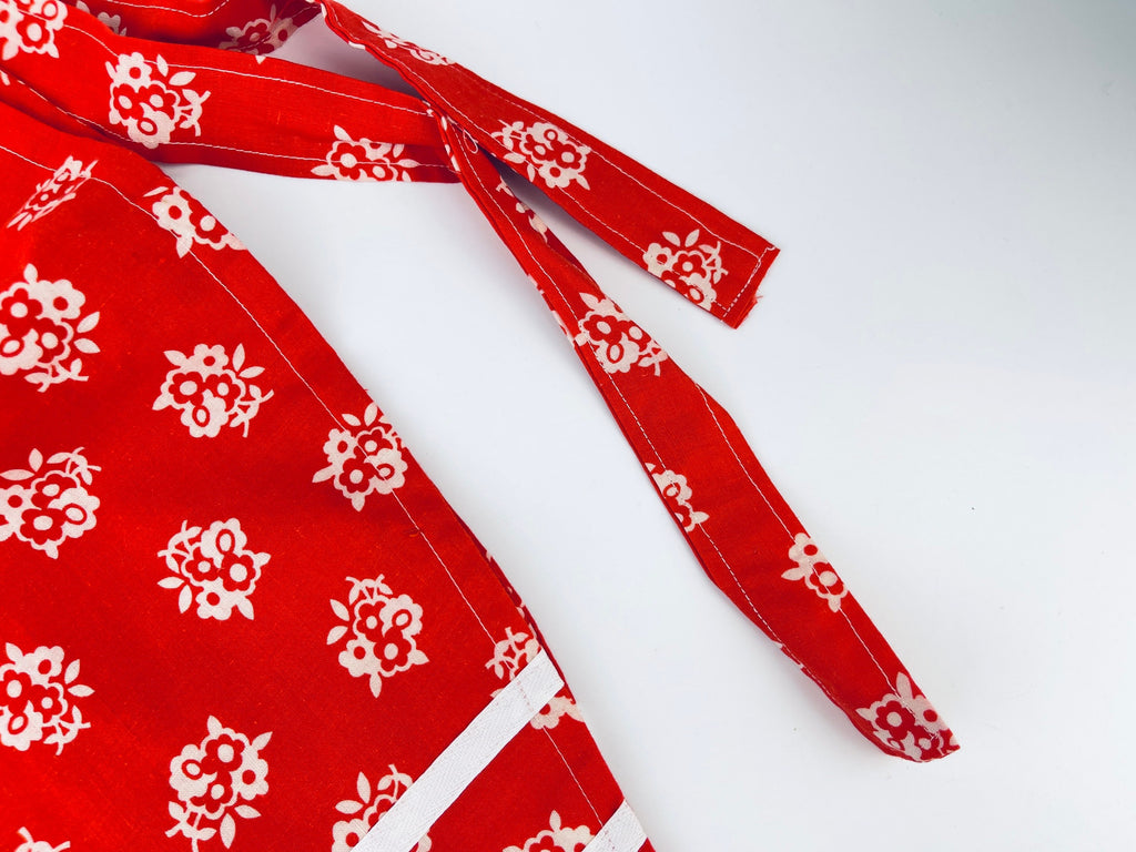 Product image for 'vintage red white floral pantaloon pleated pocket waist apron handmade' (view 39b7ab)