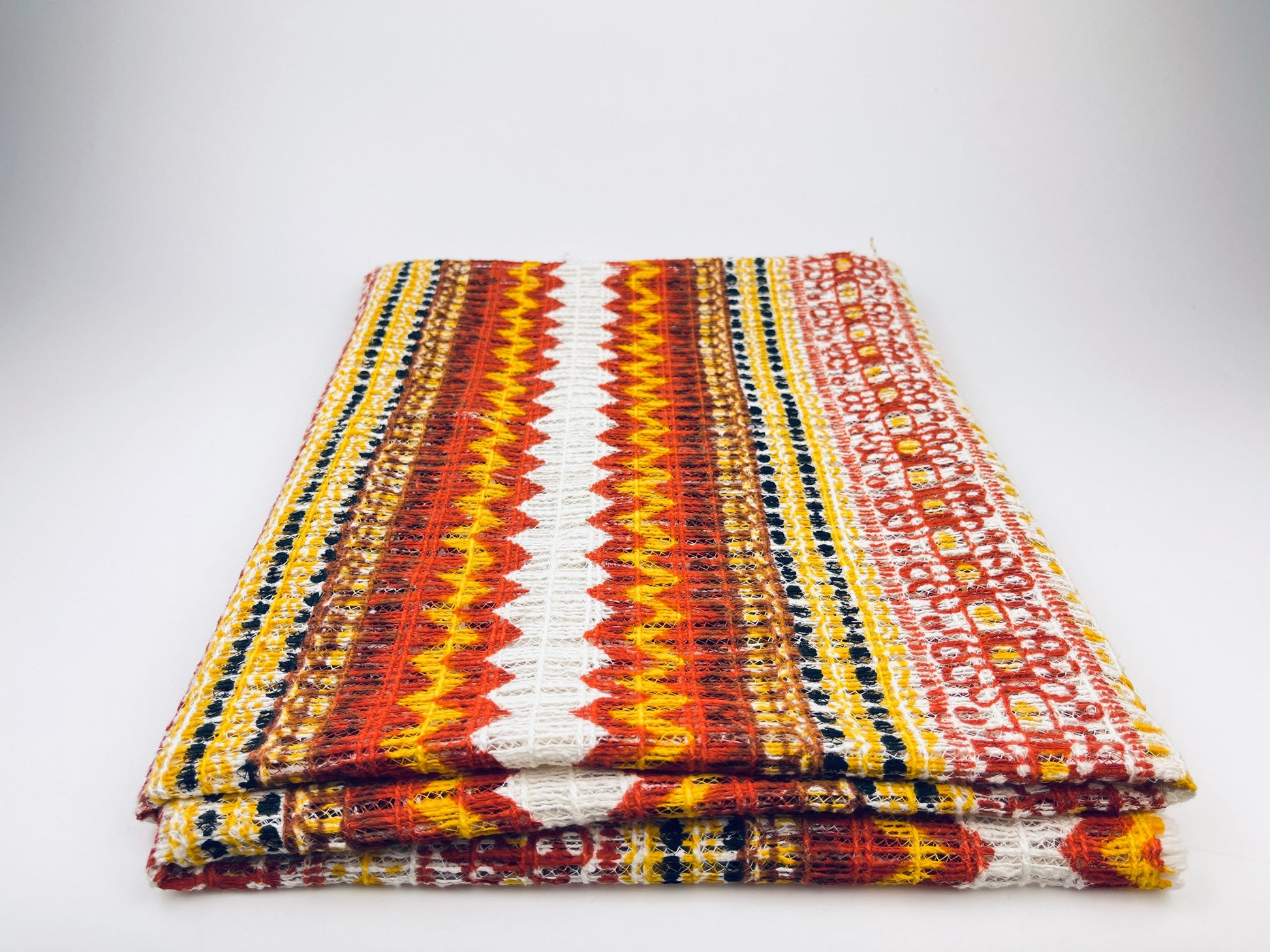Product image for 'vintage groovy daisy flower power thick woven cotton polyester blend fabric' (view 7ceef8)