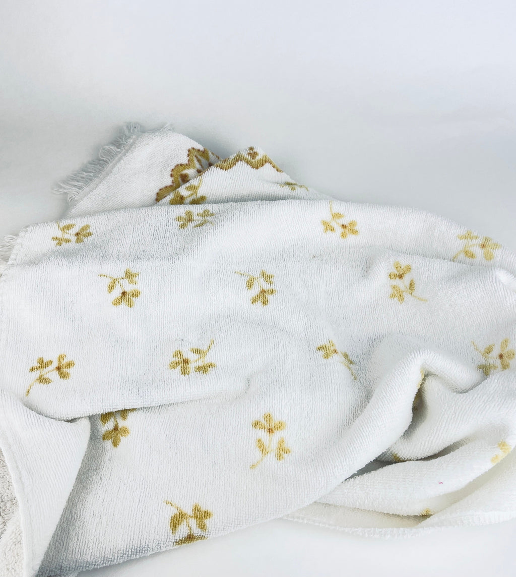 Product image for 'vintage floral fringe bath towel made by caldwell in canada cotton polyester' (view d7bd3b)