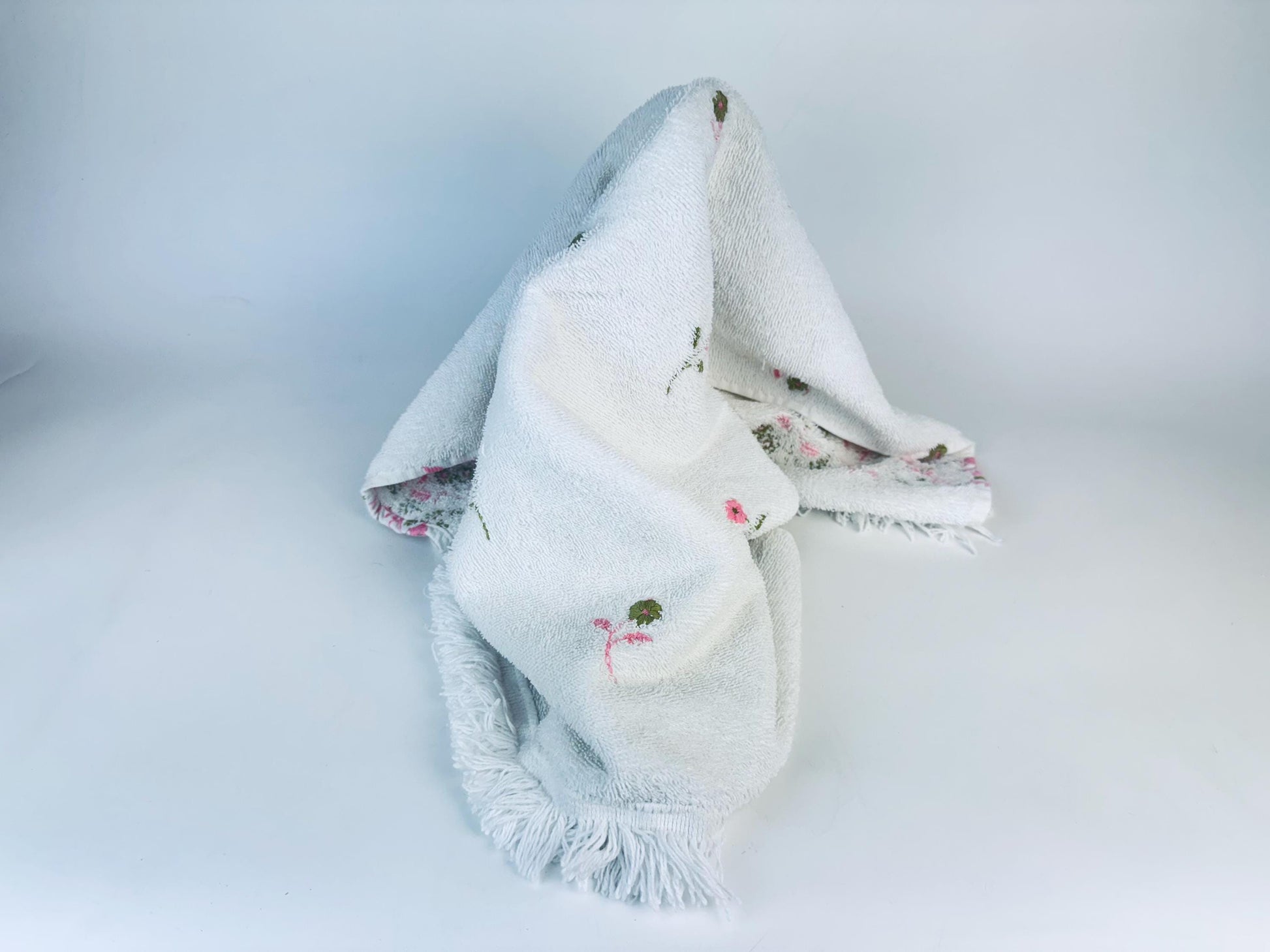 Product image for 'vintage fieldcrest embroidered floral fringe hand towel made in usa 100 cotton' (view 630989)