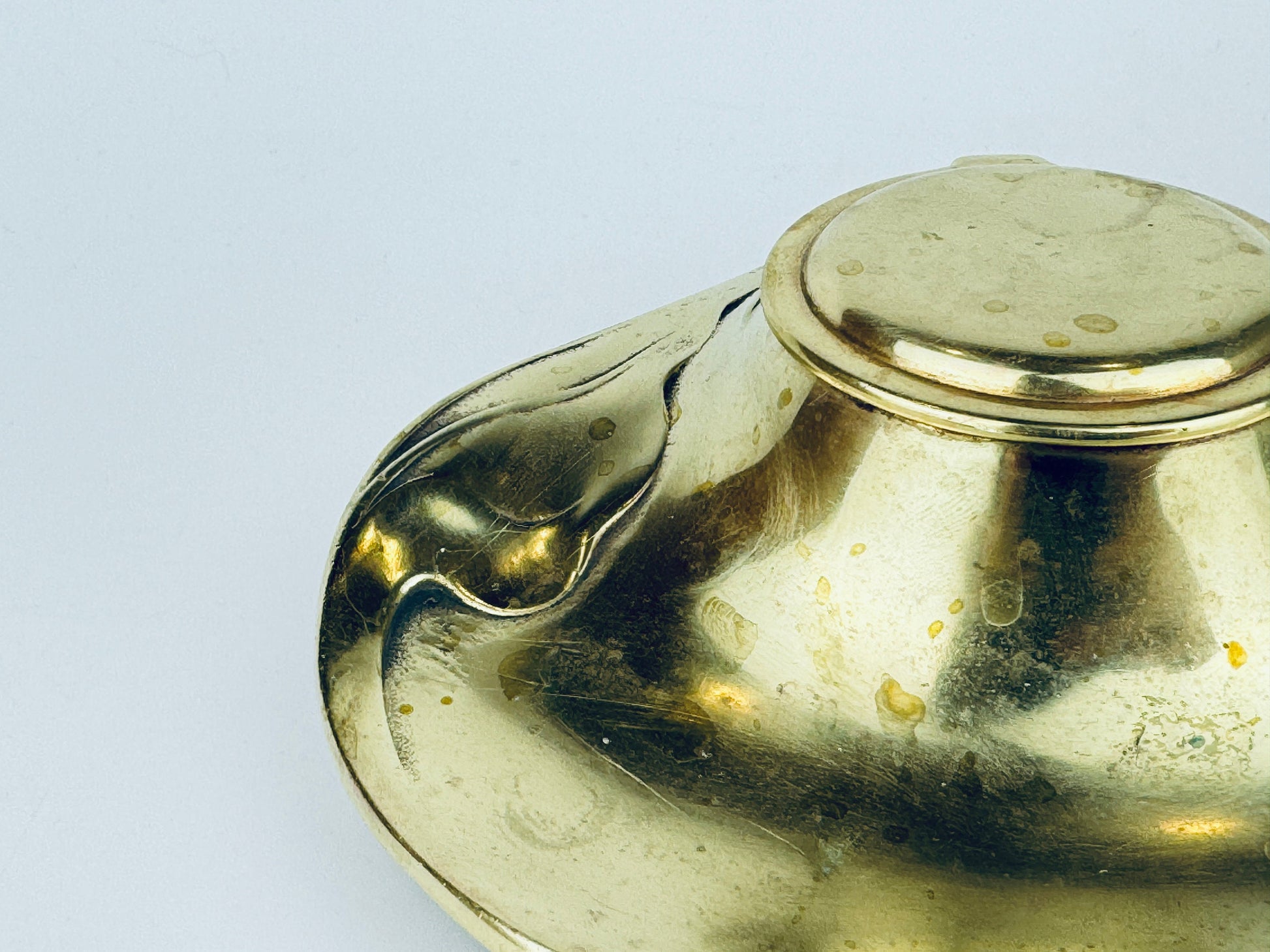 Product image for 'vintage antique geschutzt real bronce depose brass inkwell made in germany attractive aged metal patina' (view e02ea0)