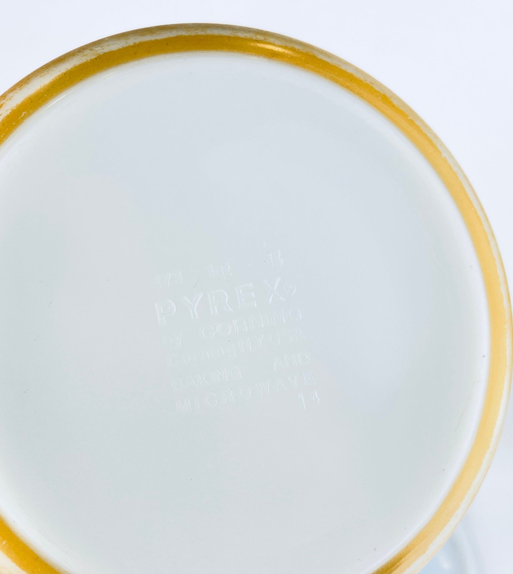 Product image for 'vintag old orchard pyrex lidded casserole dish 473 1 qt or 1 l' (view be42fc)