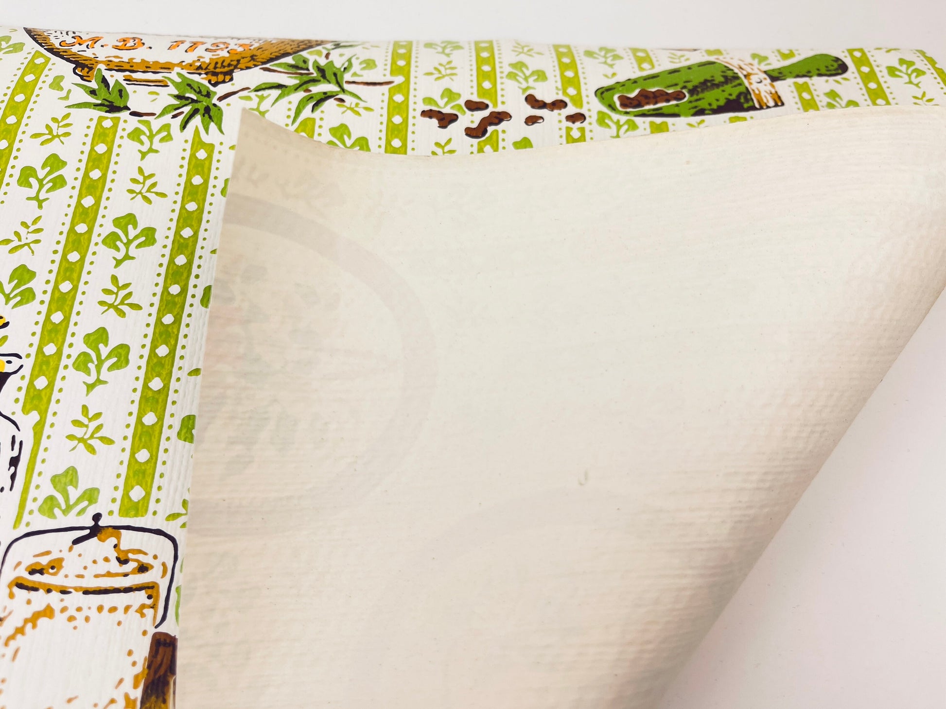 Product image for 'vintage beige green kitchy kitchen wallpaper lightly textured vintage craft project paper upcycle material' (view 13cd26)