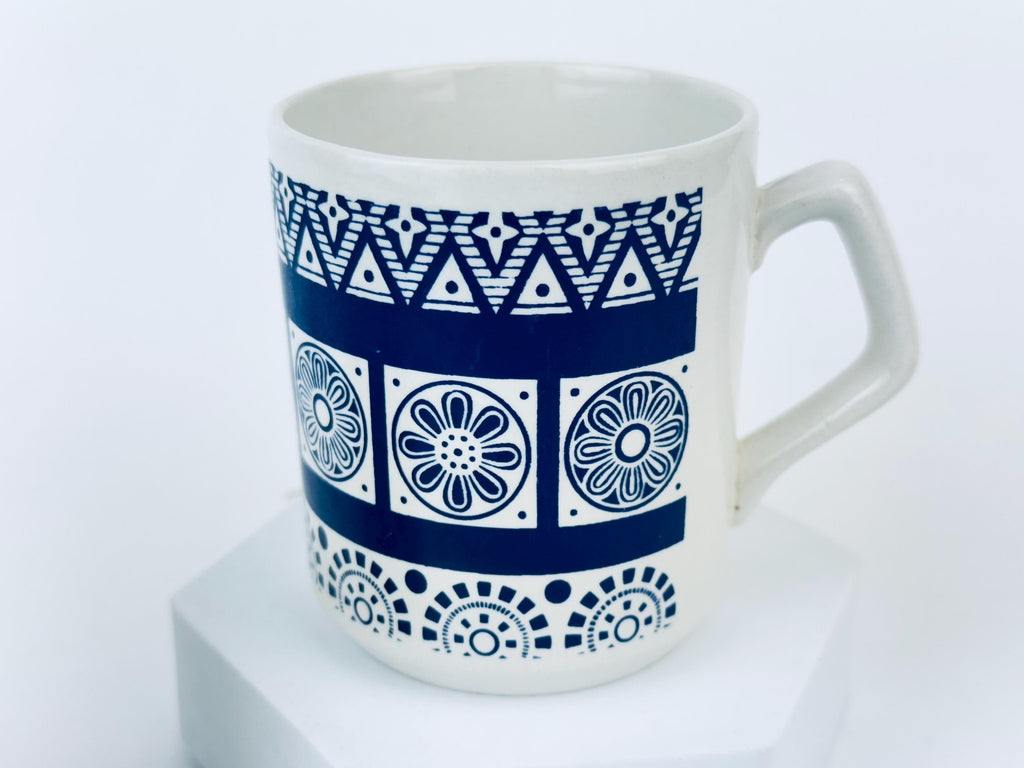 Product image for 'vintage mid century modern c e england ceramic mugs set of 2' (view 21433c)
