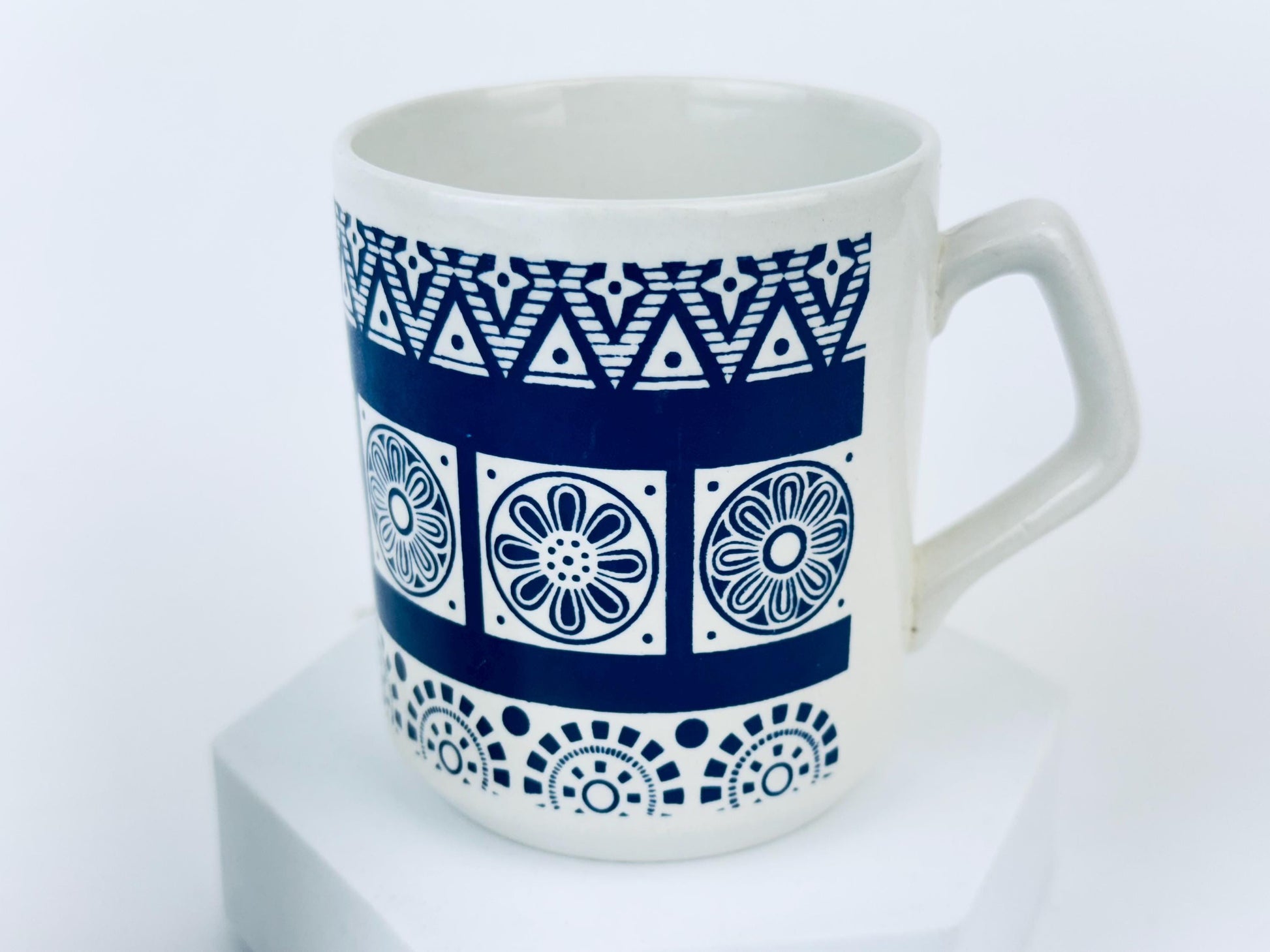 Product image for 'vintage mid century modern c e england ceramic mugs set of 2' (view 21433c)