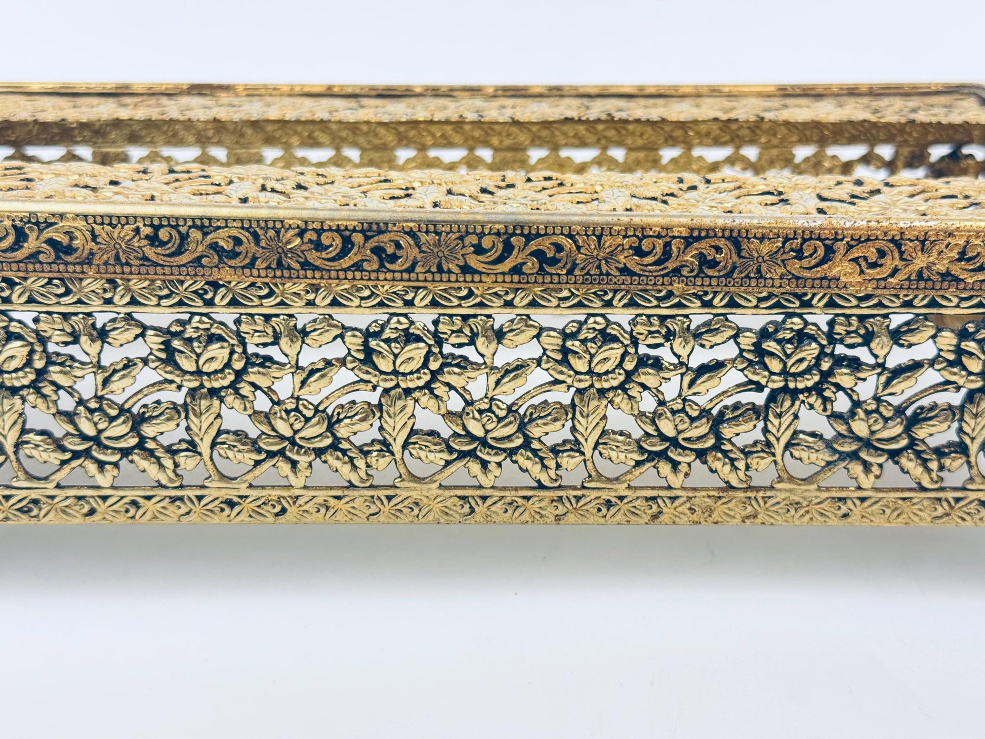 Product image for 'vintage gold filigree tissue box cover hollywood regency glamour' (view b16e12)