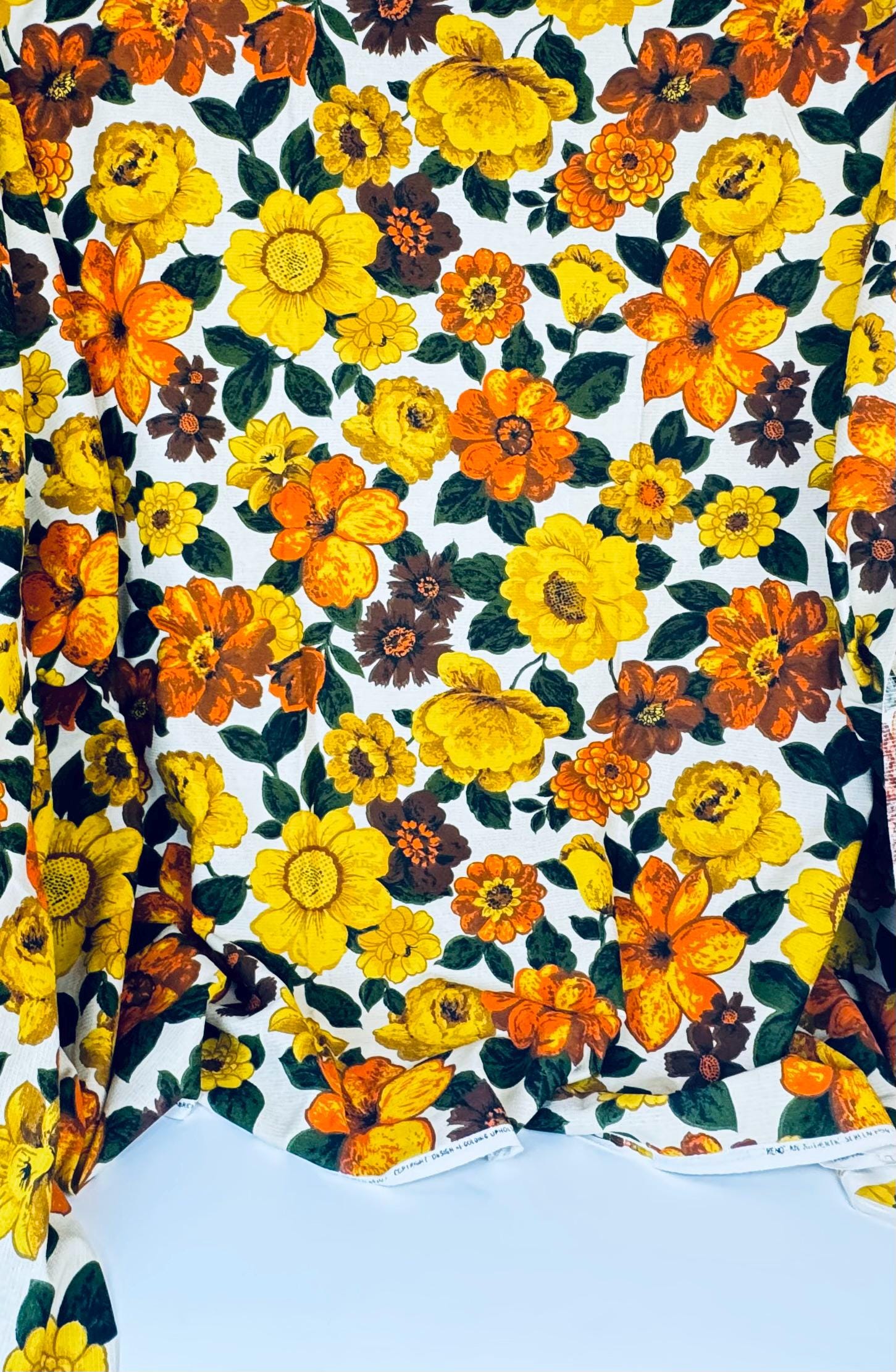 Product image for 'vintage bright large floral print upholstery fabric material 52 x 186' (view 3a2415)