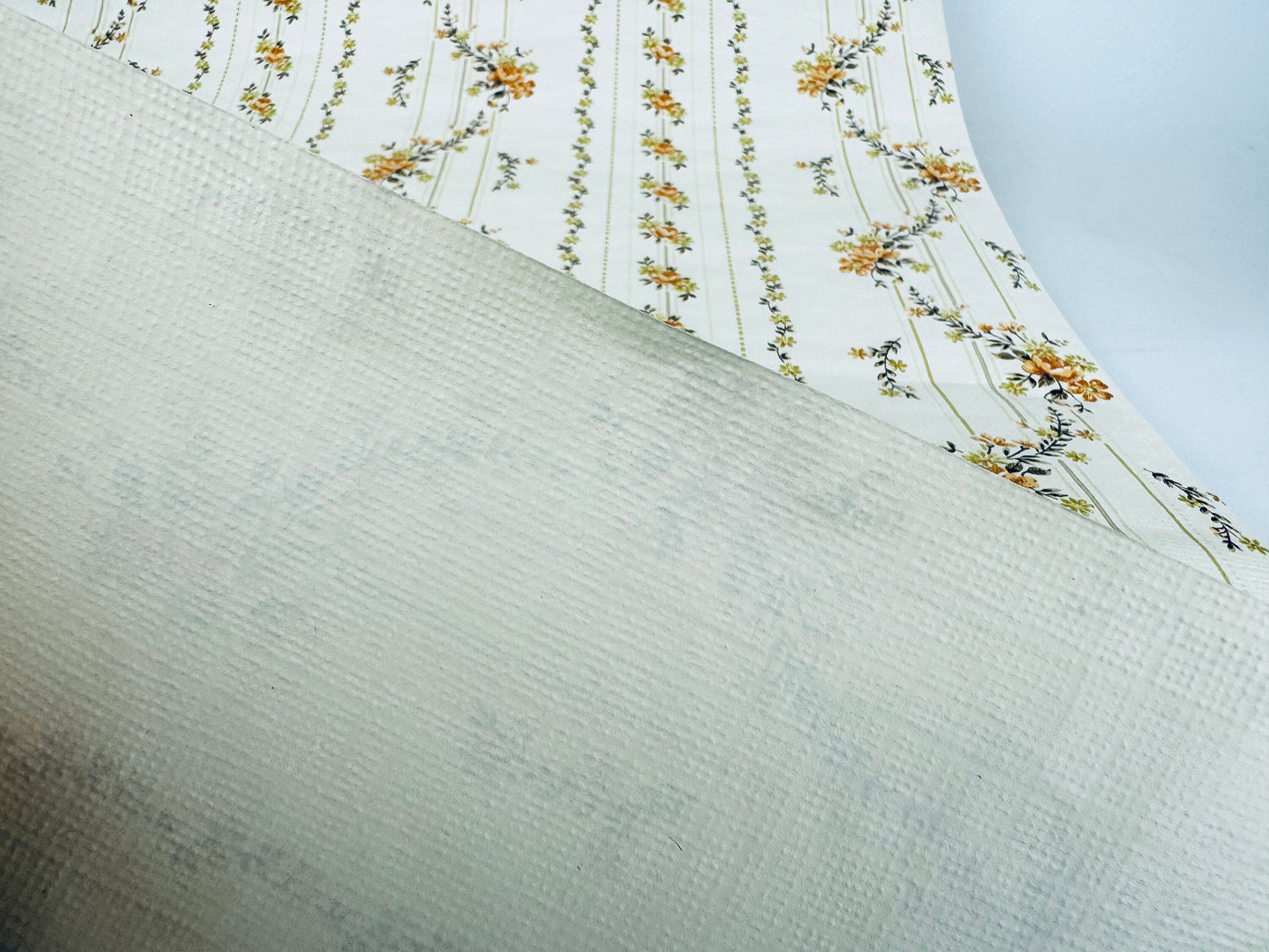 Product image for 'vintage floral print wallpaper roll craft upcycle paper material' (view 63e7f8)