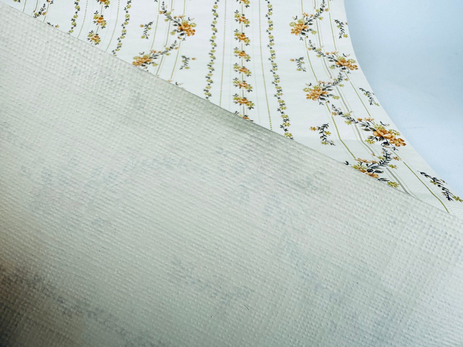 Product image for 'vintage floral print wallpaper roll craft upcycle paper material' (view 63e7f8)