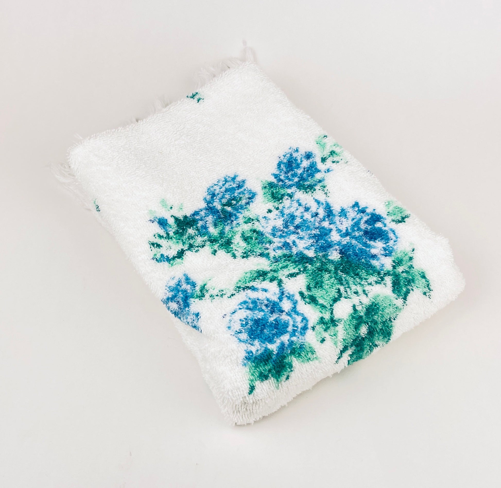 Product image for 'vintage blue floral bath fringe towel cotton polyester blend made in canada' (view de141c)