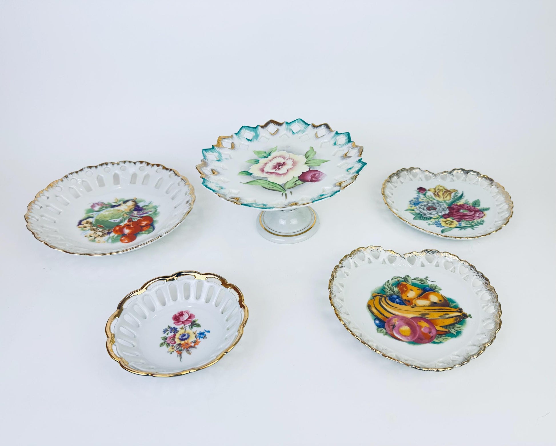 Product image for 'vintage scalloped white ceramic trinket dishes each sold separately' (view 1979ee)
