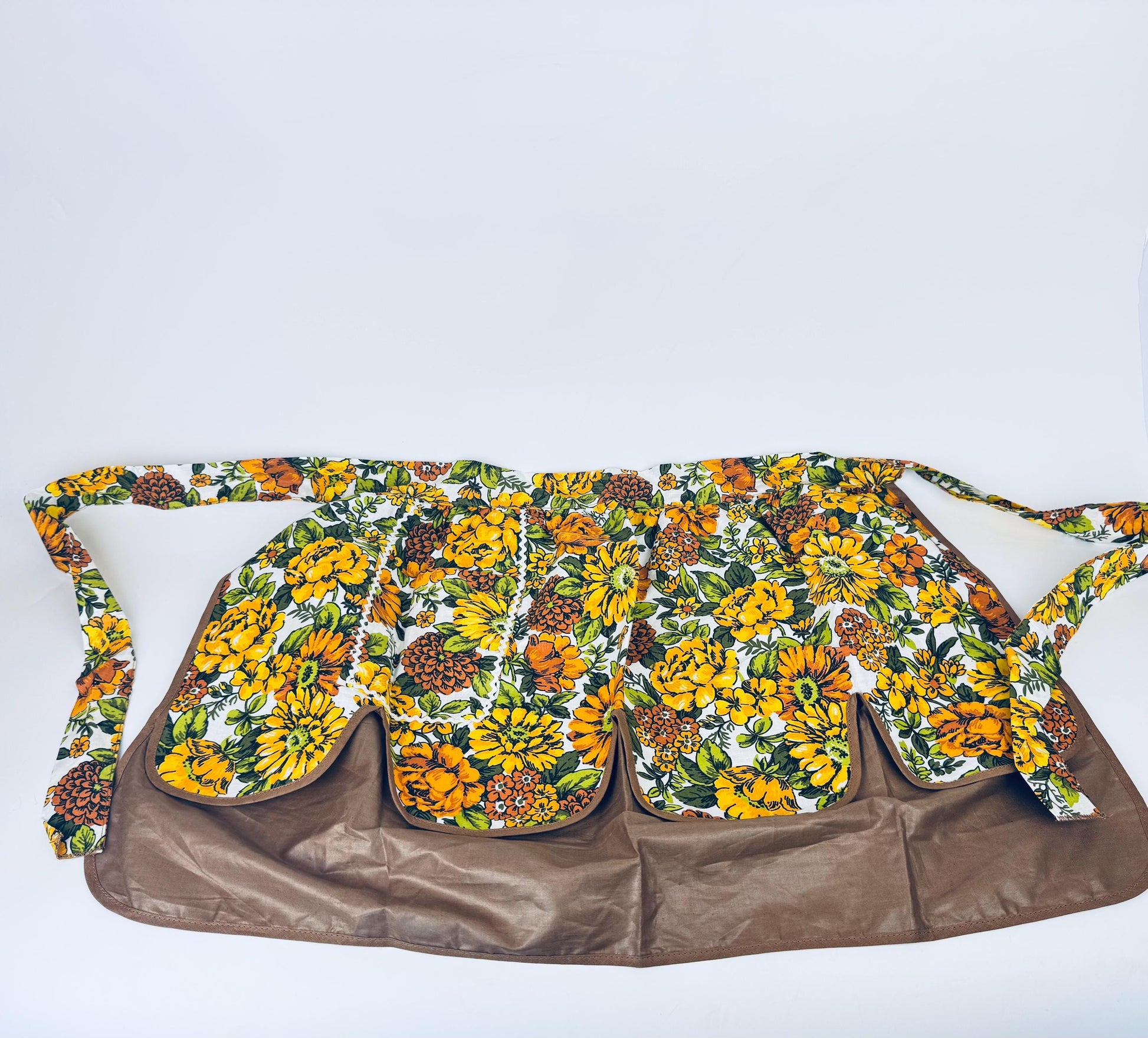 Product image for 'vintage 1960s reversible brown gold floral waist apron with pocket mid century charm' (view 9a844f)