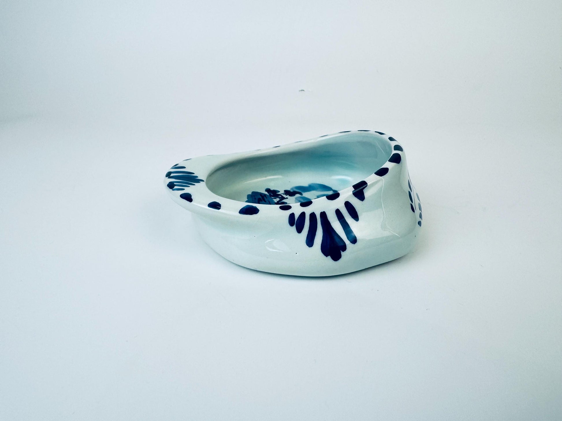 Product image for 'vintage hand painted delft blue trinket dish holland windmill pattern' (view df5698)