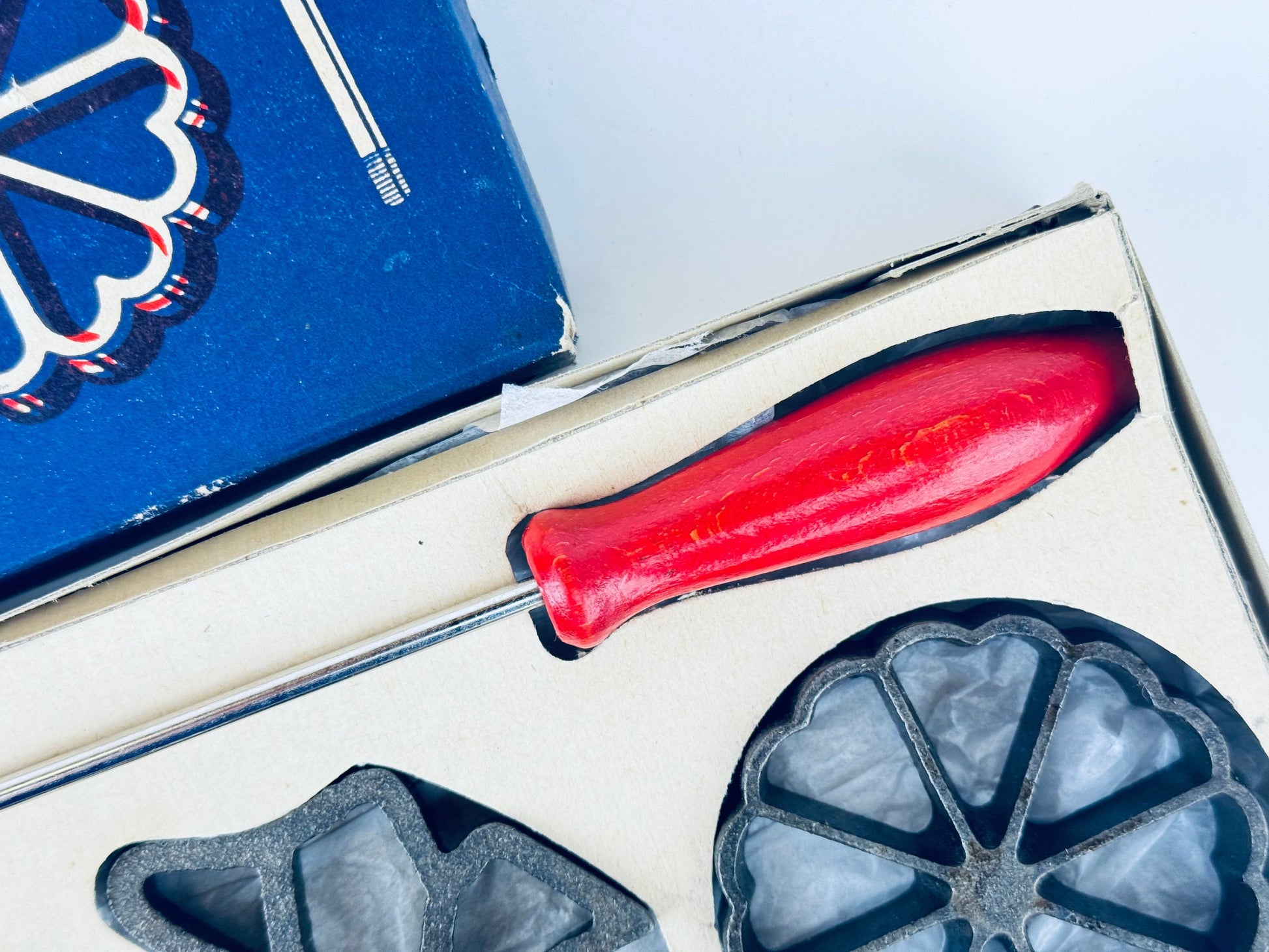 Product image for 'vintage cast iron cook waffle mold press dessert making utensil made in germany by hs waffelbackerei' (view 2870ea)
