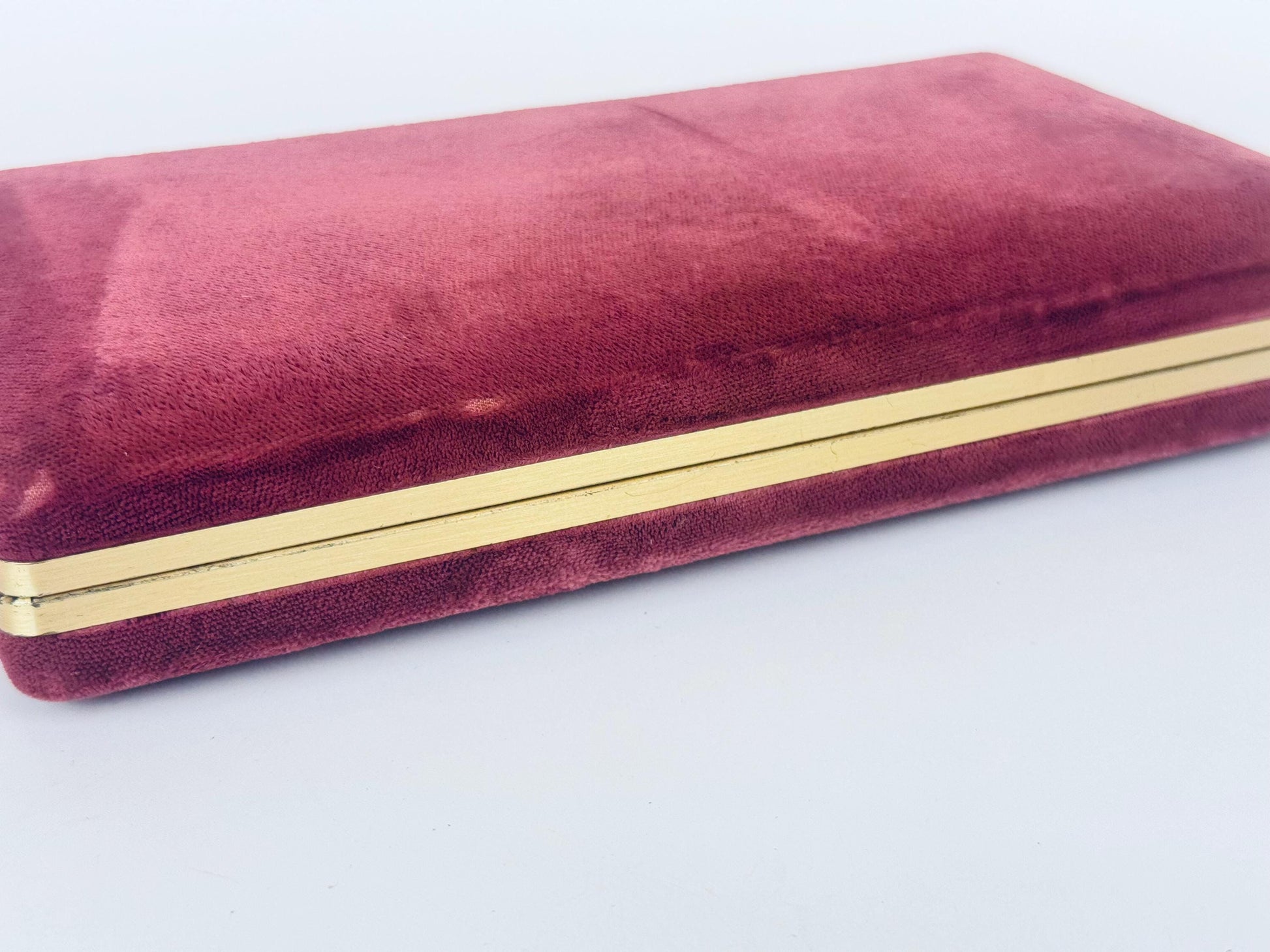 Product image for 'vintage 1980s mauve crushed velvet jewellery travel box with mirror' (view 2d0a9c)