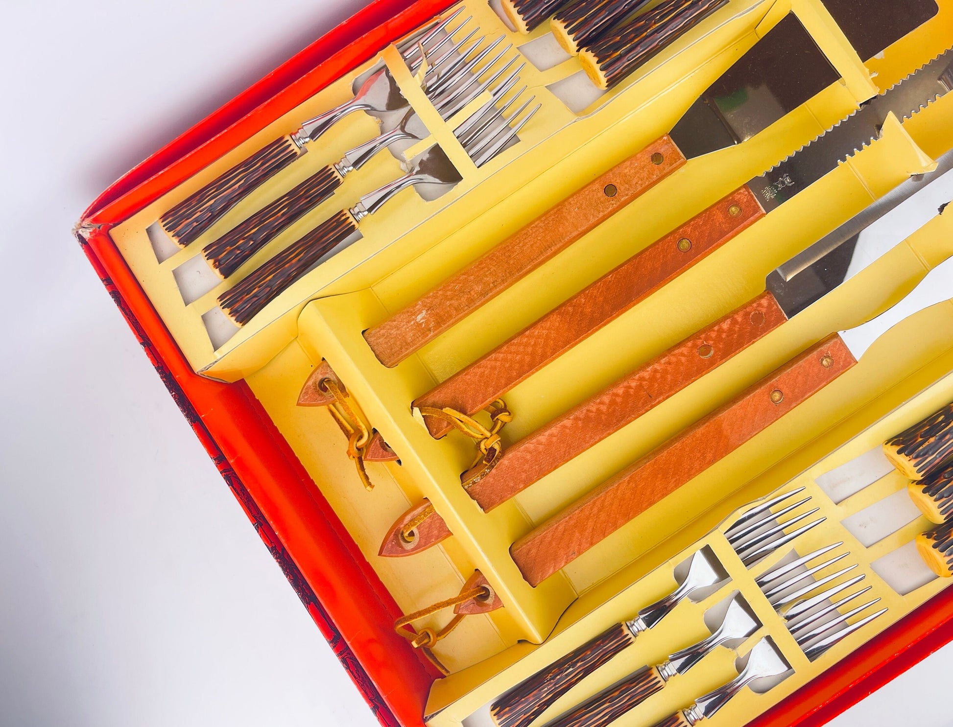Product image for 'vintage crown sheffield faux antler bone cutlery set fork knife bbq grill utensil set set of six 6 new old stock nos gift box' (view dff785)