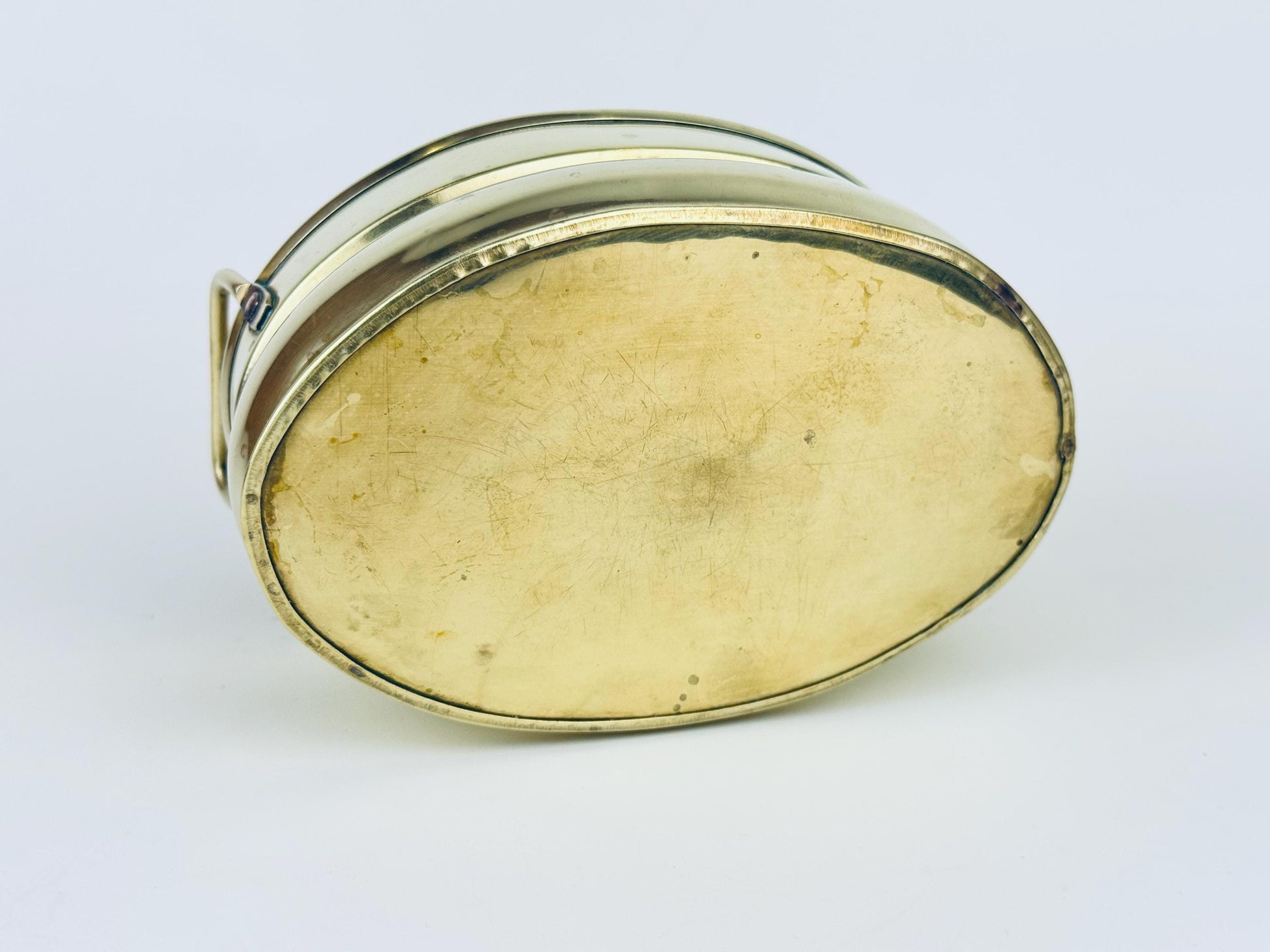 Product image for 'vintage brass oval handled planter' (view 2b2c81)