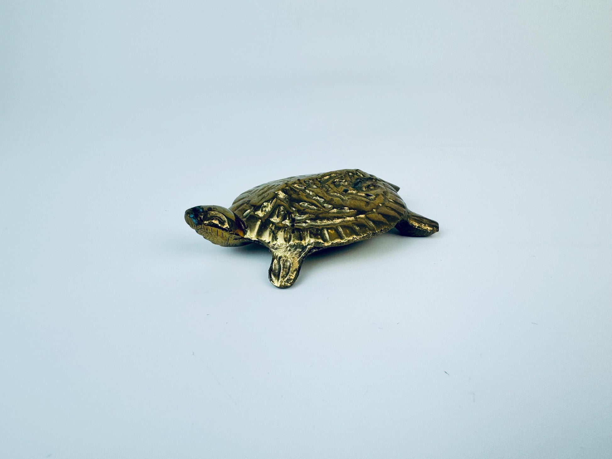 Product image for 'vintage solid brass turtle figurine paperweight attractive aged metal patina' (view 63667a)