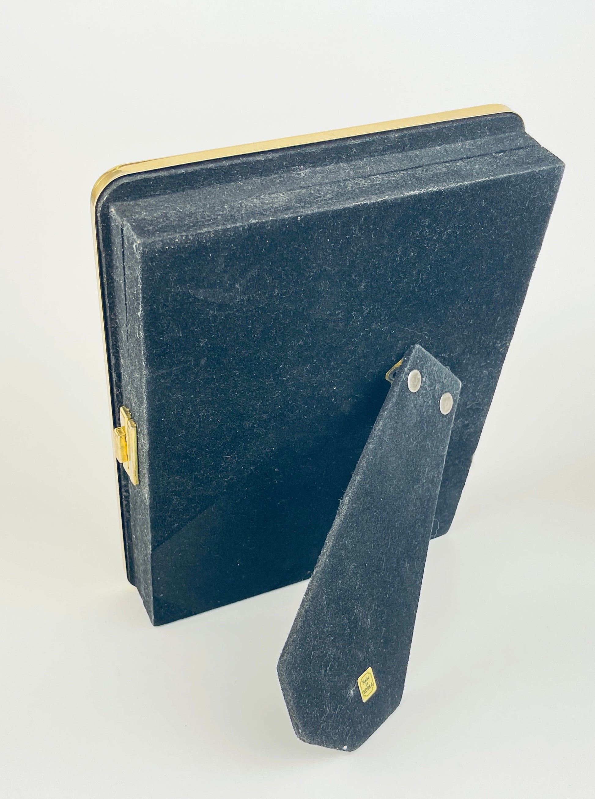 Product image for 'vintage brass tabletop picture album frame made in korea' (view 20ebfa)