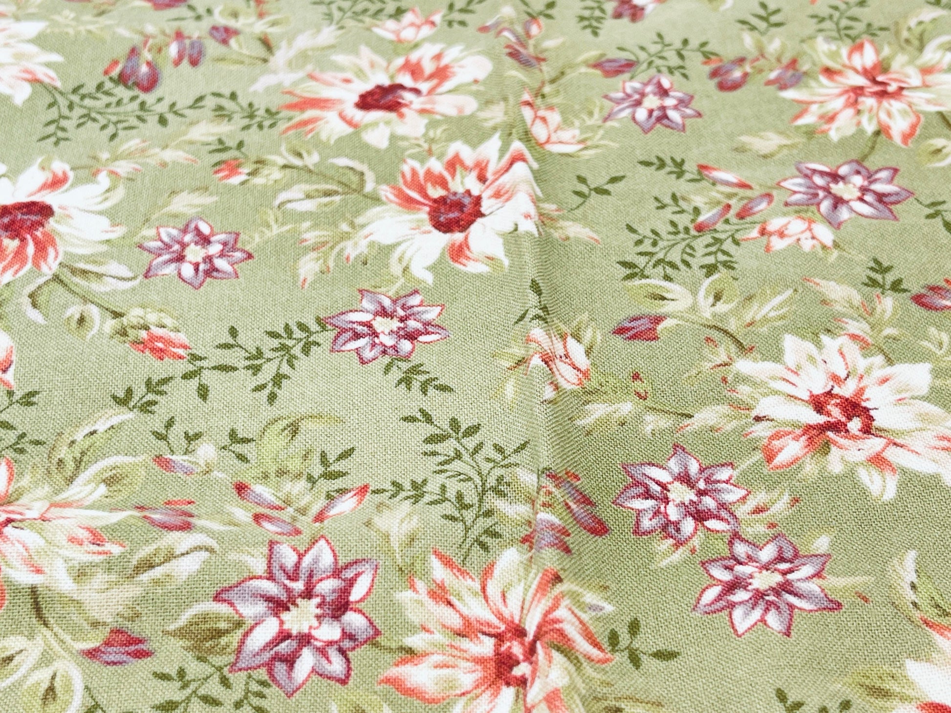 Product image for 'vintage green floral fabric 18 x 41 two 2 fat quarters' (view dd488c)