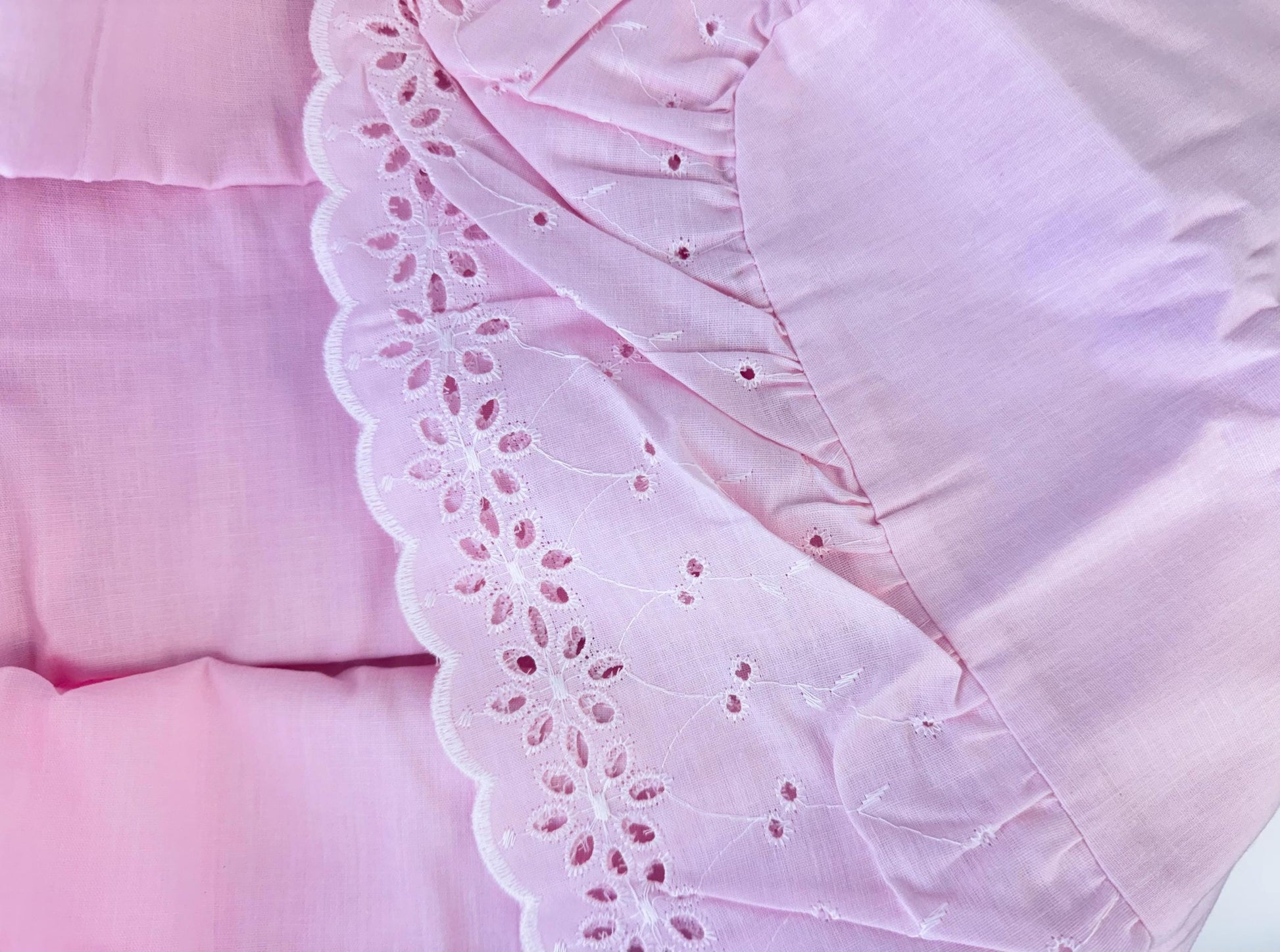 Product image for 'vintage pink broderie anglaise eyelet lace king duvet cover new old stock nos made in canada' (view 2f5408)