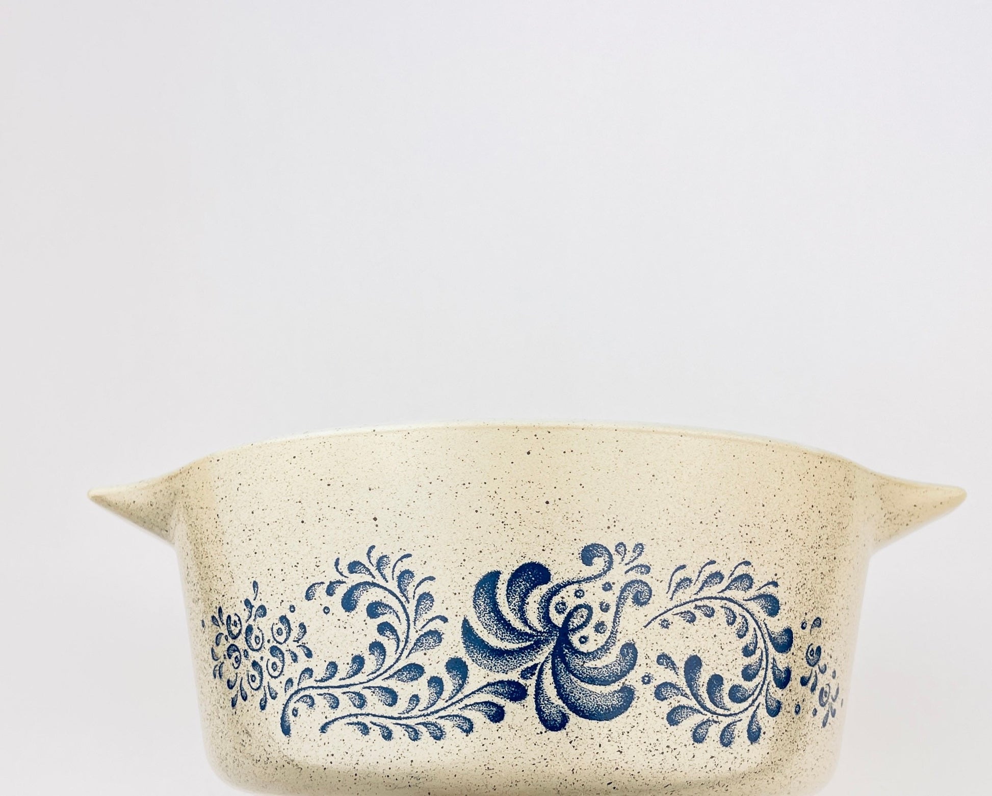 Product image for 'vintage homestead pyrex casserole dish 475 b' (view 0c873c)