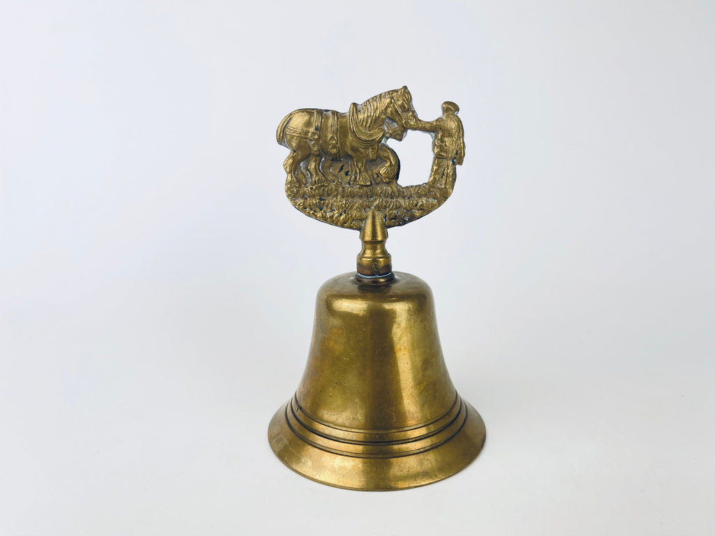 Product image for 'vintage brass horse bell attractive patina great gong ringing sound made in england' (view d37d0e)