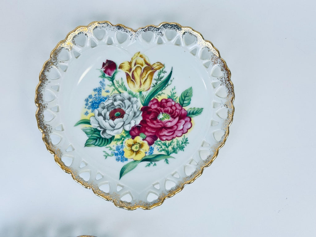 Product image for 'vintage scalloped white ceramic trinket dishes each sold separately' (view 9a27bc)
