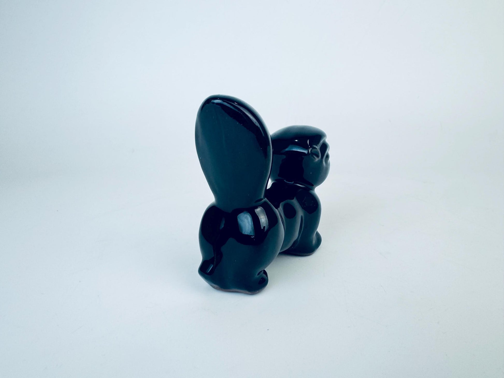 Product image for 'vintage kitsch black skunk red clay figurine made in japan' (view dd24ee)