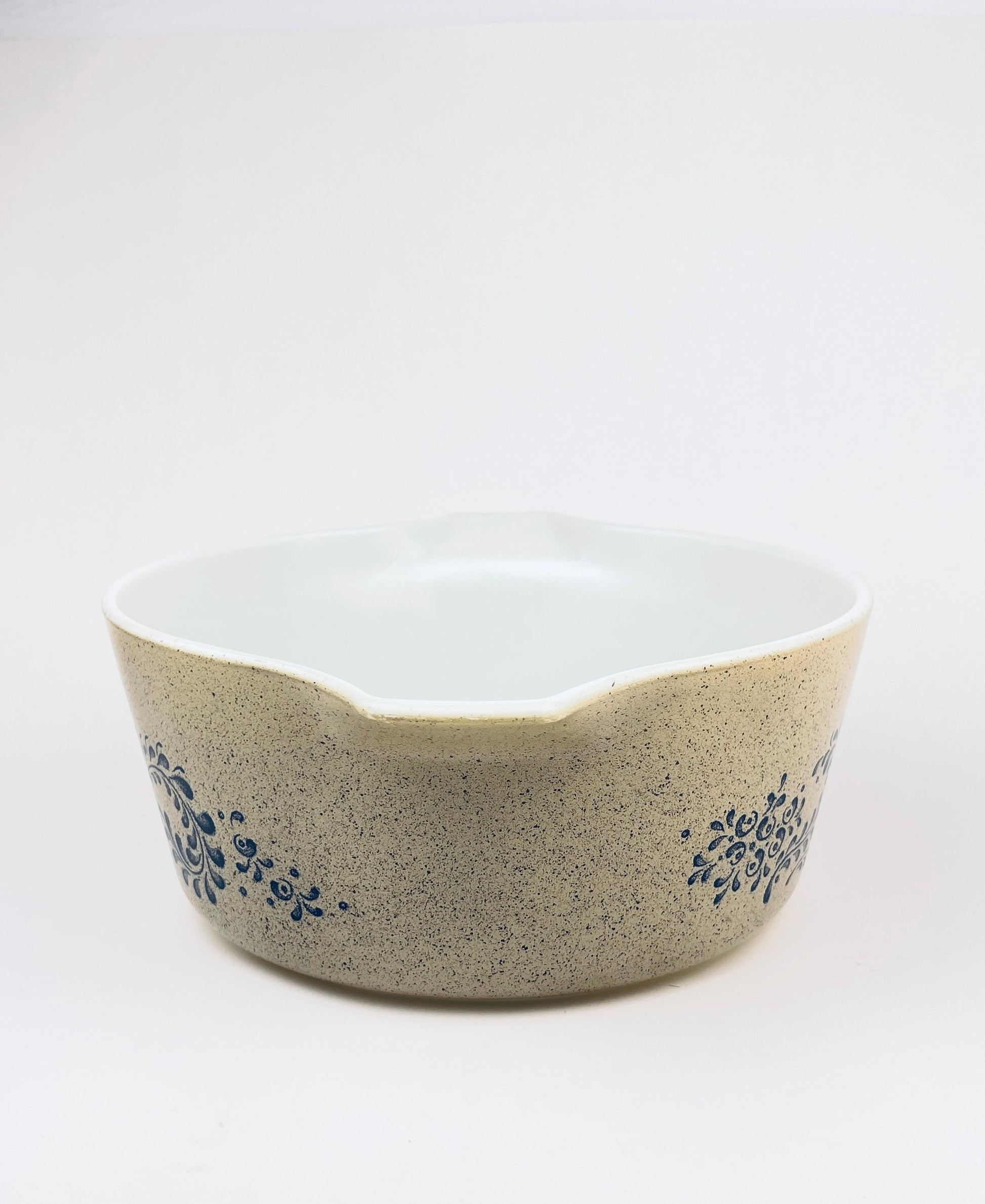 Product image for 'vintage homestead pyrex casserole dish 475 b' (view dd727a)