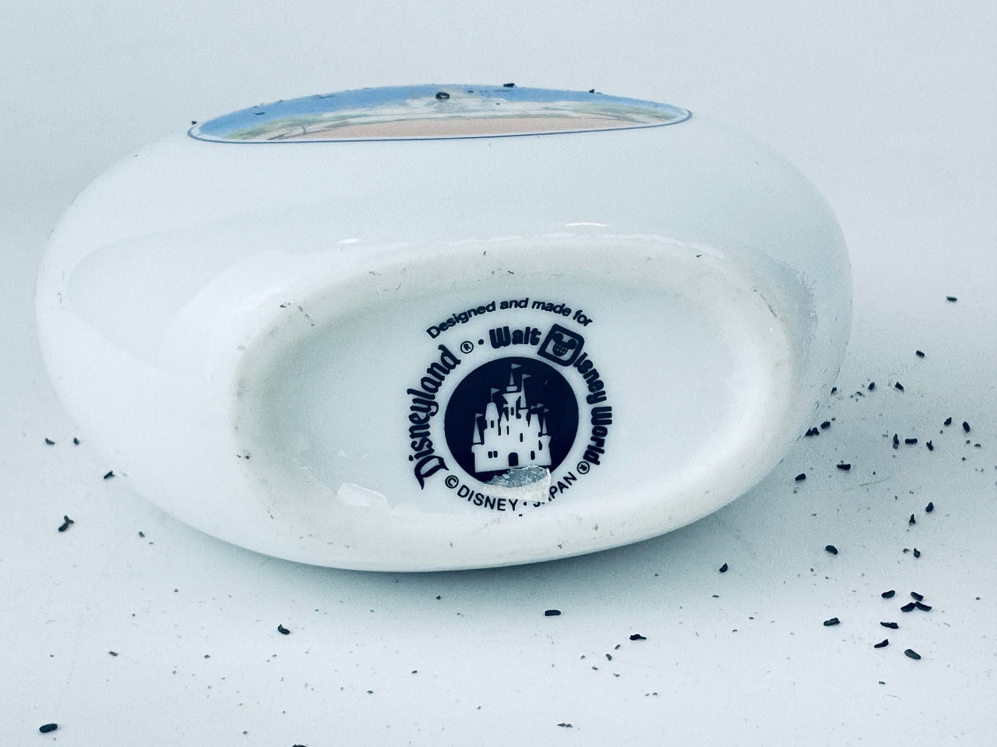 Product image for 'vintage walt disney world ceramic bud vase cinderellas castle design made in japan vintage souvenir' (view bd7c15)